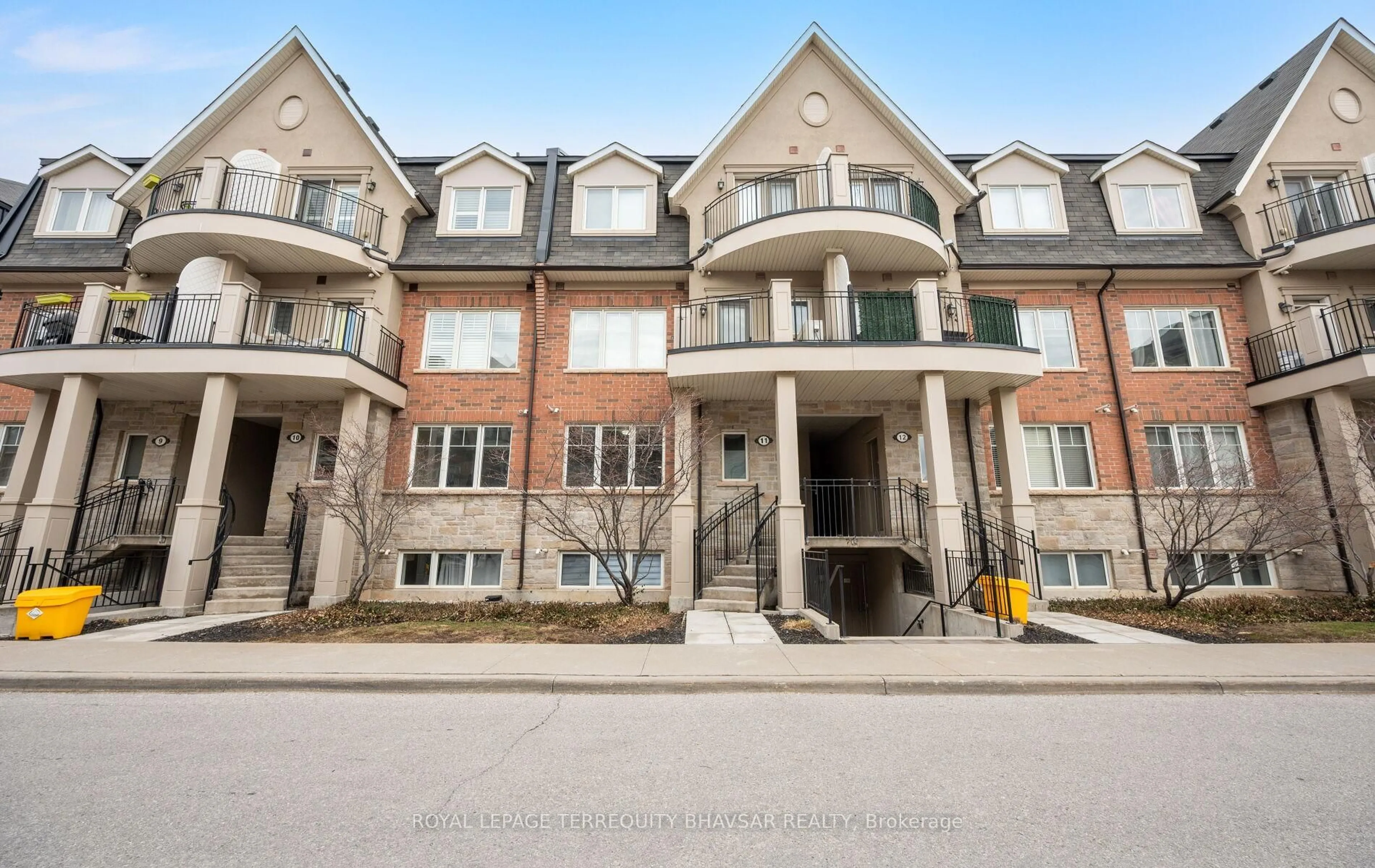 Home with brick exterior material, unknown for 2420 BARONWOOD Dr #11 - 02, Oakville Ontario L6M 0X6