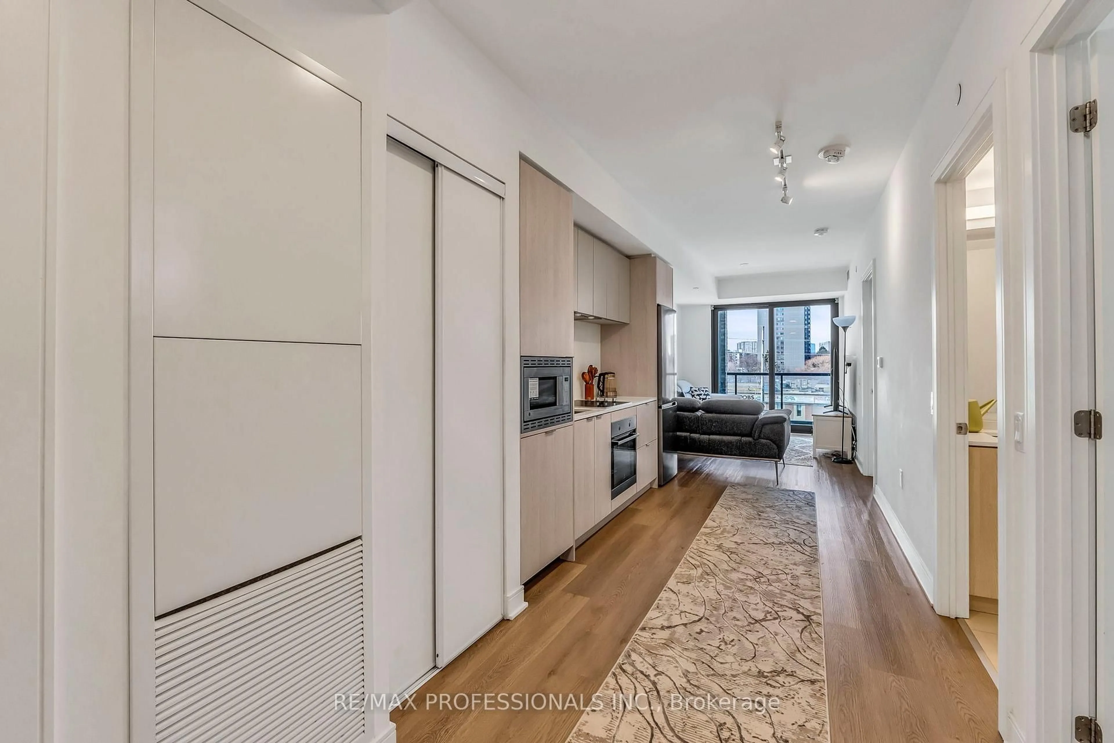 Unknown for 86 Dundas St #404, Mississauga Ontario L5A 0B1