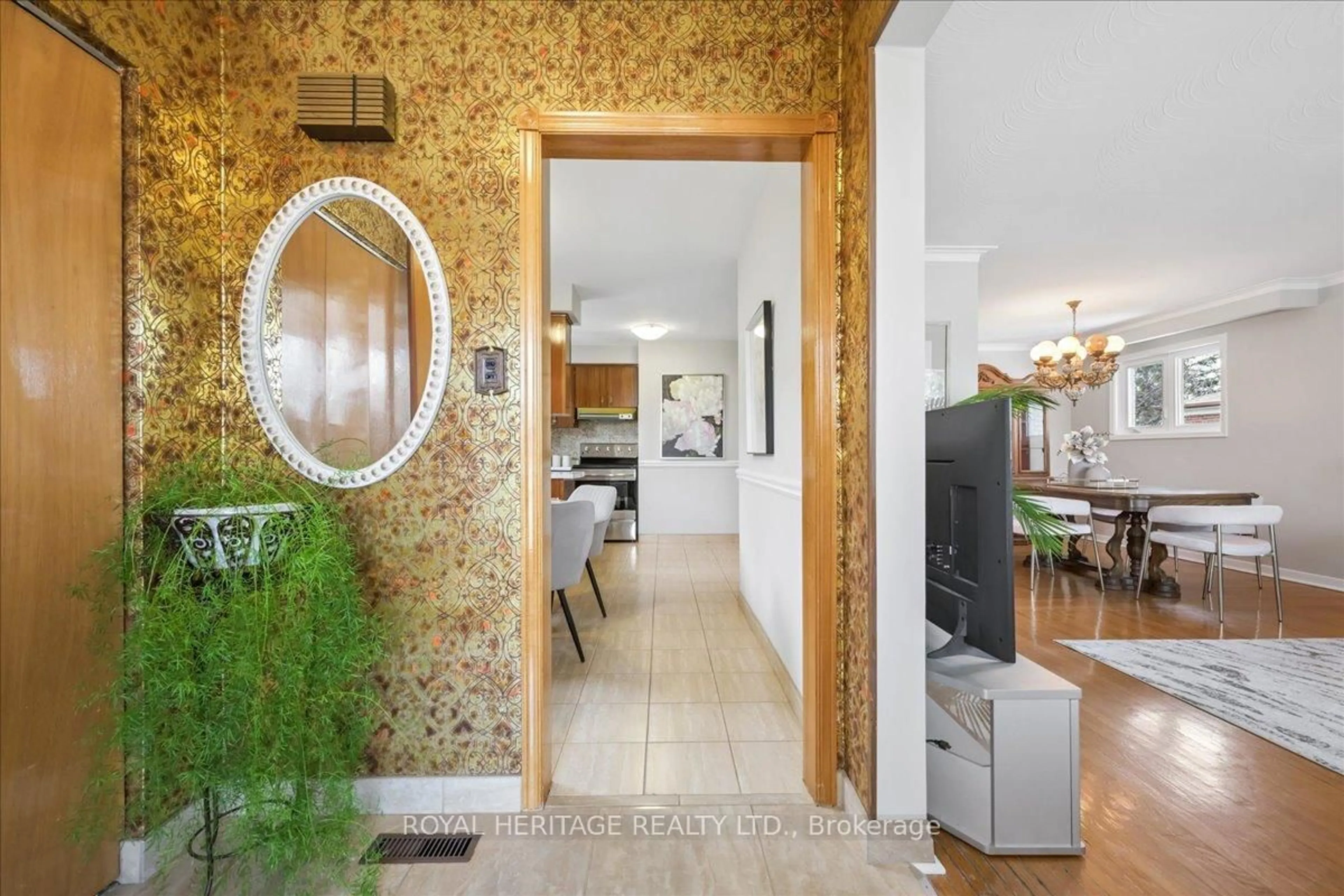 Indoor entryway for 297 Driftwood Ave, Toronto Ontario M3N 2N6