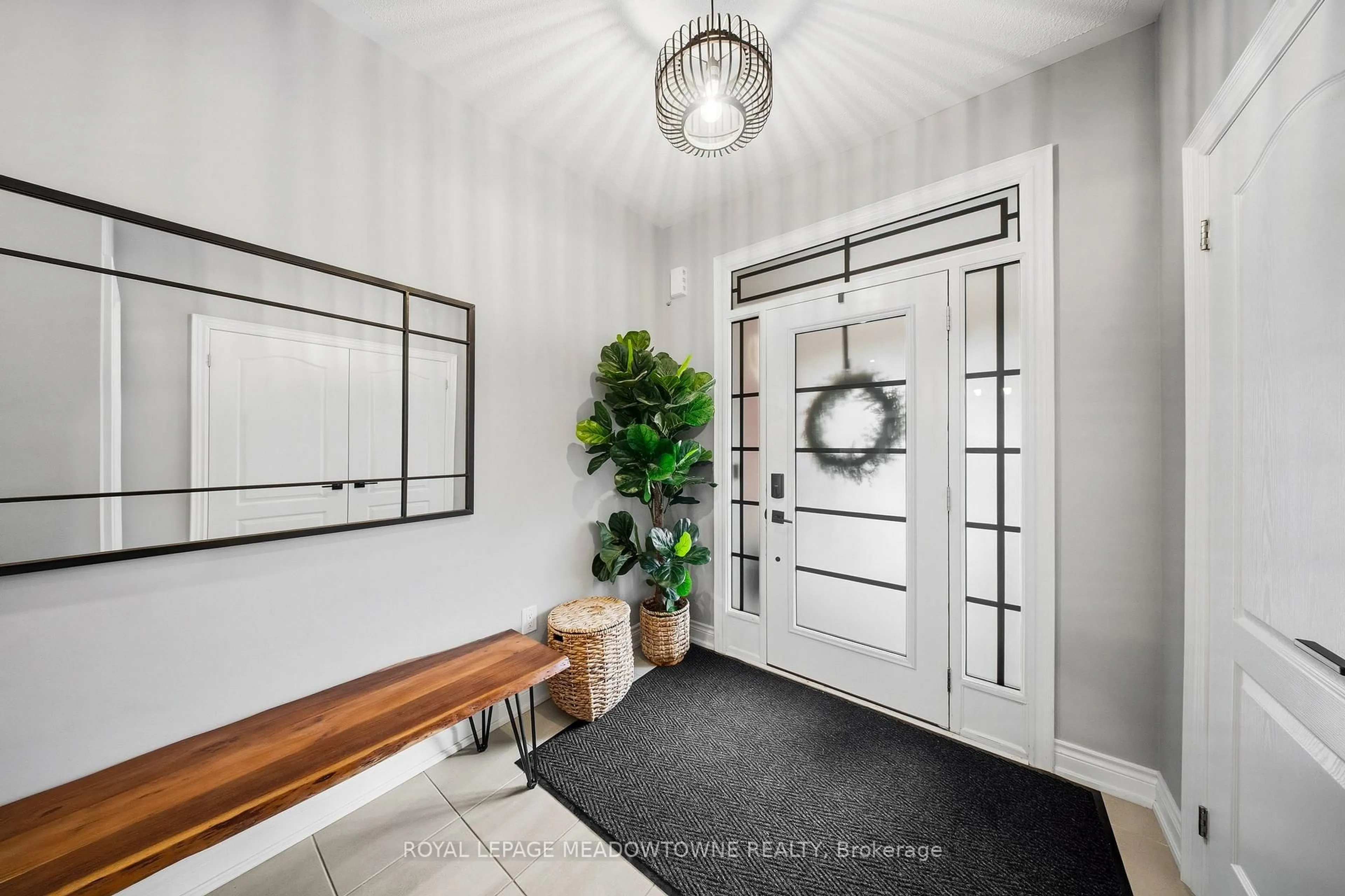 Indoor entryway for 1234 McPhedran Pt, Milton Ontario L9E 1J8