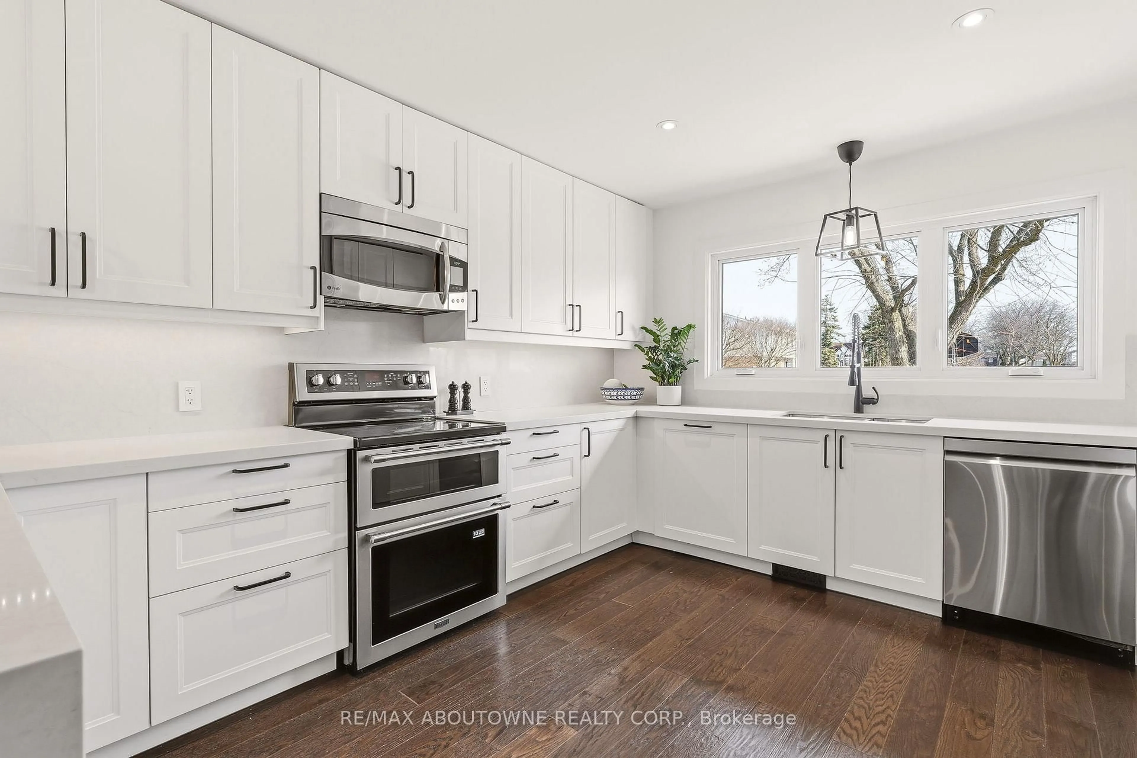 Open concept kitchen, unknown for 616 Kilbirnie Pl, Burlington Ontario L7L 2M4