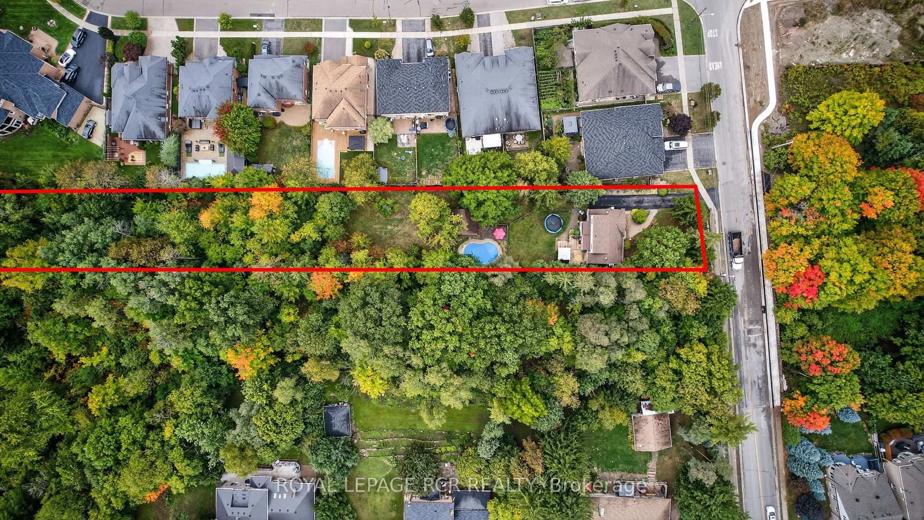 A pic from outside/outdoor area/front of a property/back of a property/a pic from drone, street for 88 Walker Rd, Caledon Ontario L7C 0G8