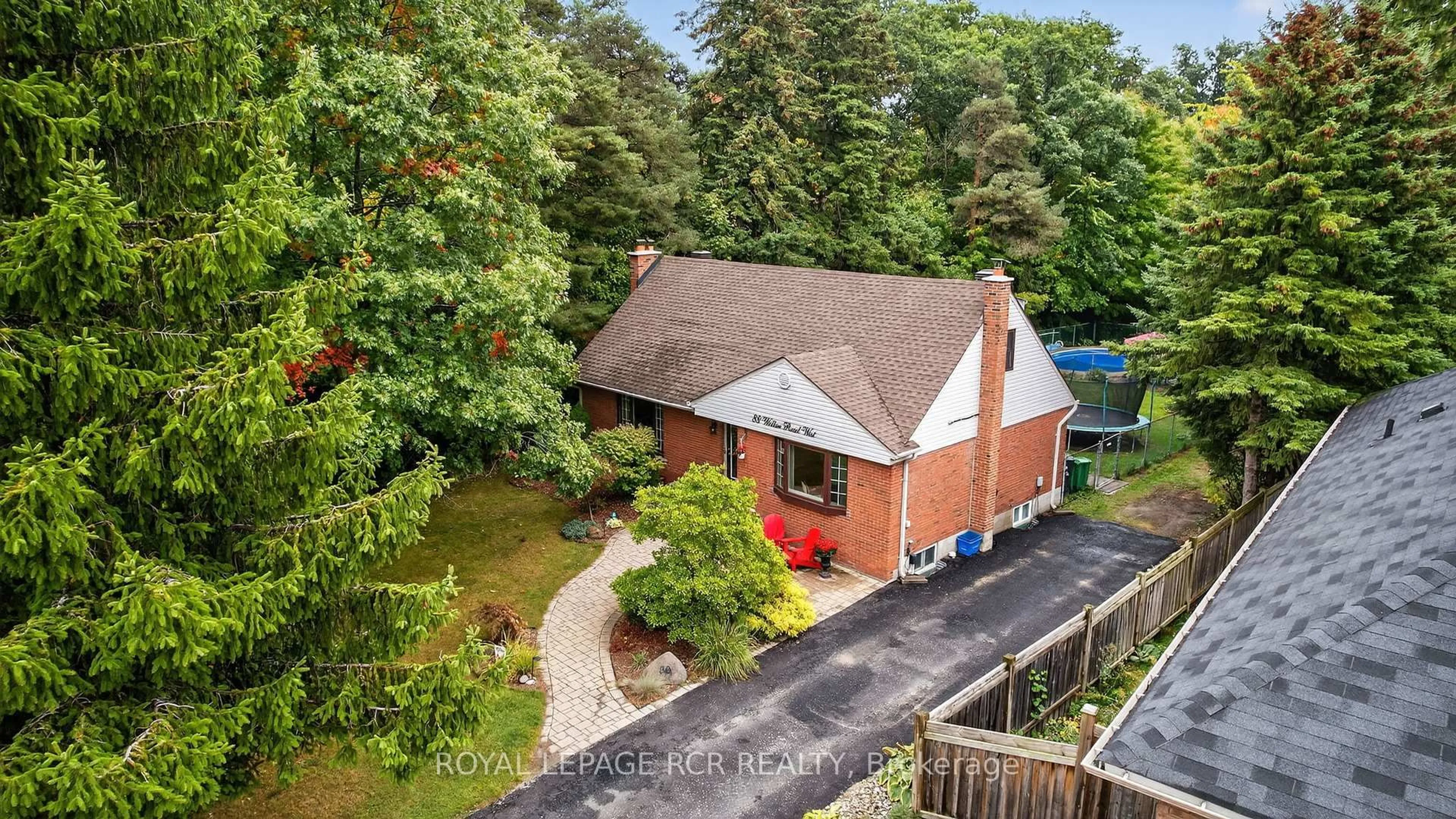 A pic from outside/outdoor area/front of a property/back of a property/a pic from drone, street for 88 Walker Rd, Caledon Ontario L7C 0G8