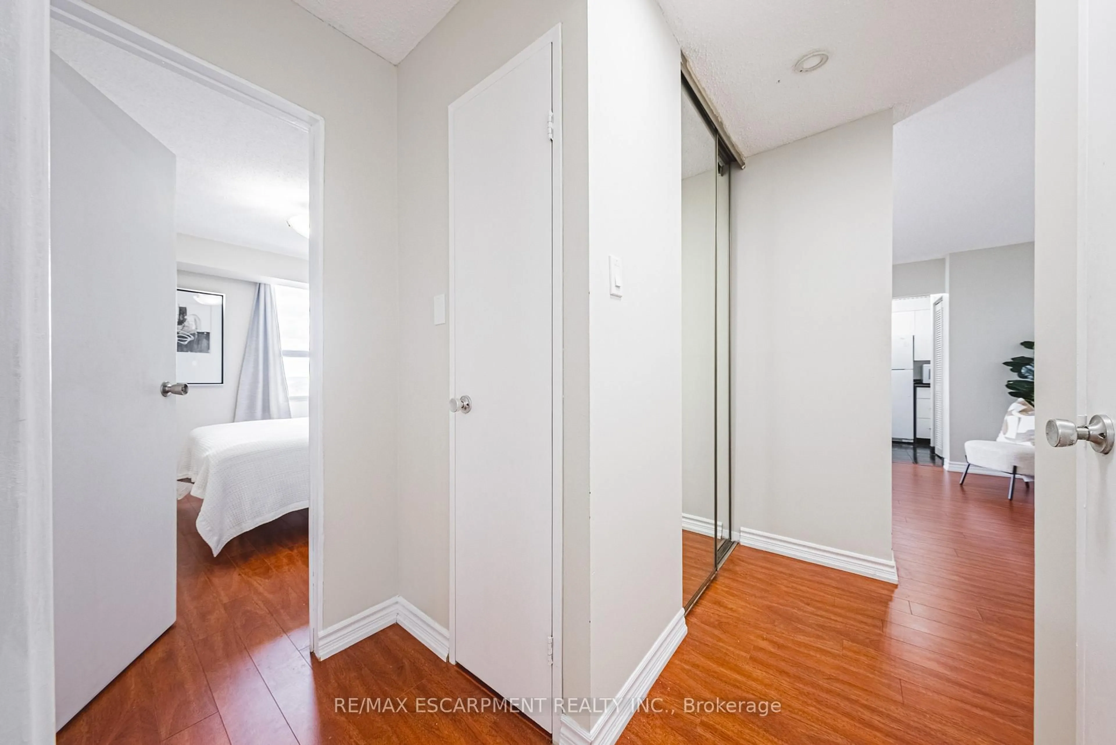 Unknown for 2055 Upper Middle Rd #1206, Burlington Ontario L7P 3P4
