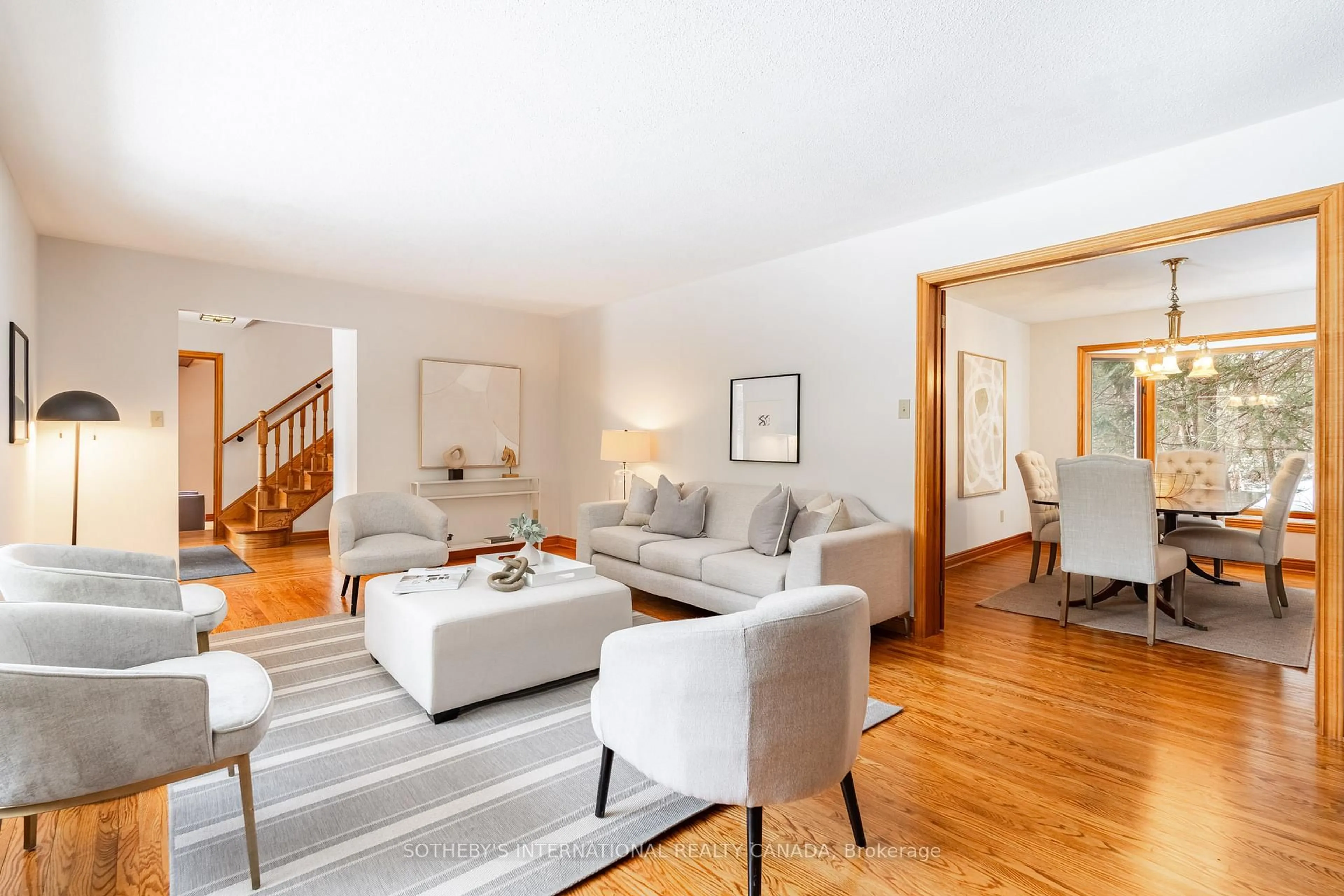 Living room with furniture, unknown for 1 Sunshine Mountain Dr, Caledon Ontario L7C 0A1