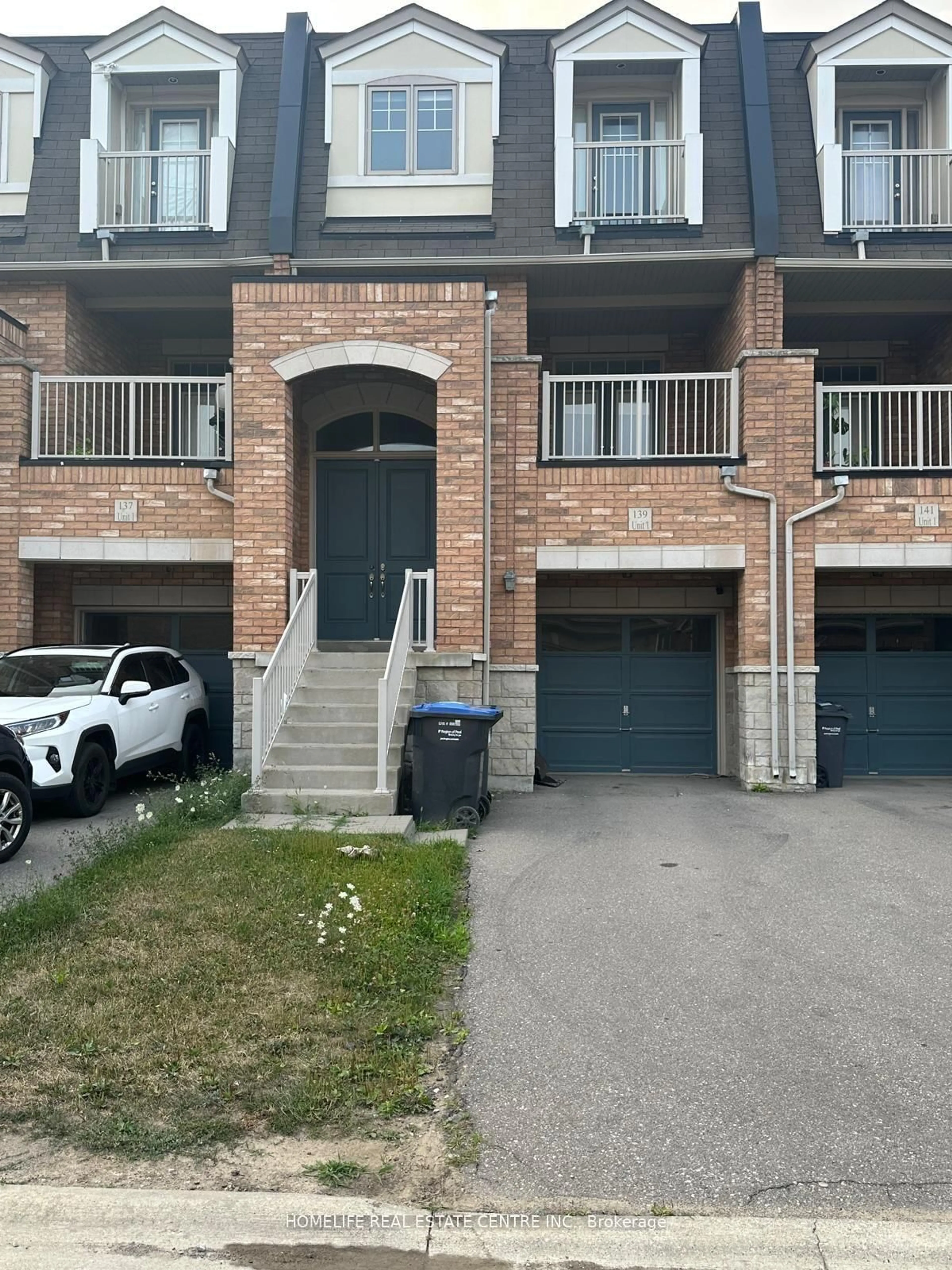 A pic from outside/outdoor area/front of a property/back of a property/a pic from drone, street for 139 Inspire Blvd, Brampton Ontario L6R 3X9