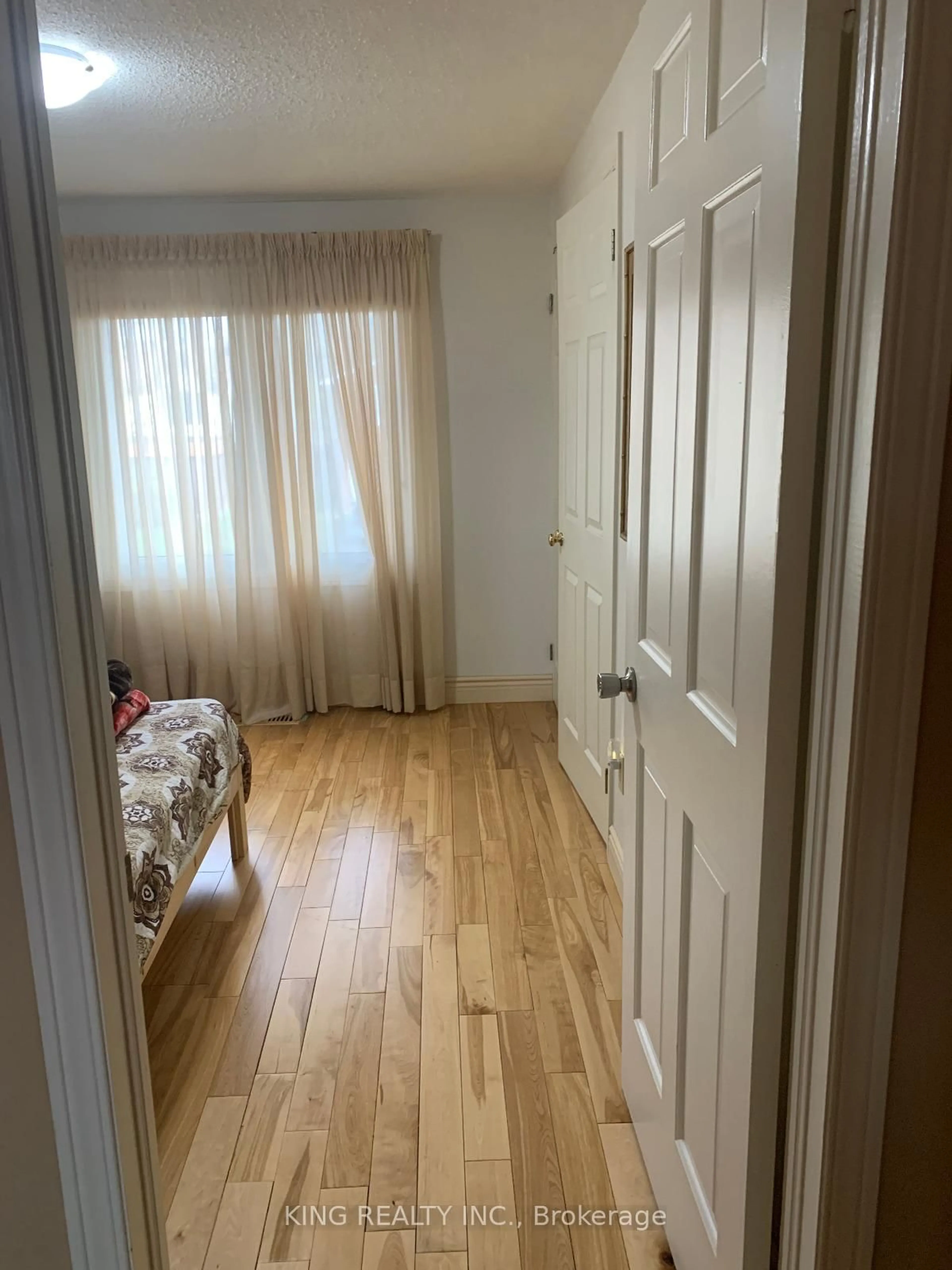 A pic of a room for 104 Elgin Dr, Brampton Ontario L6Y 2E8