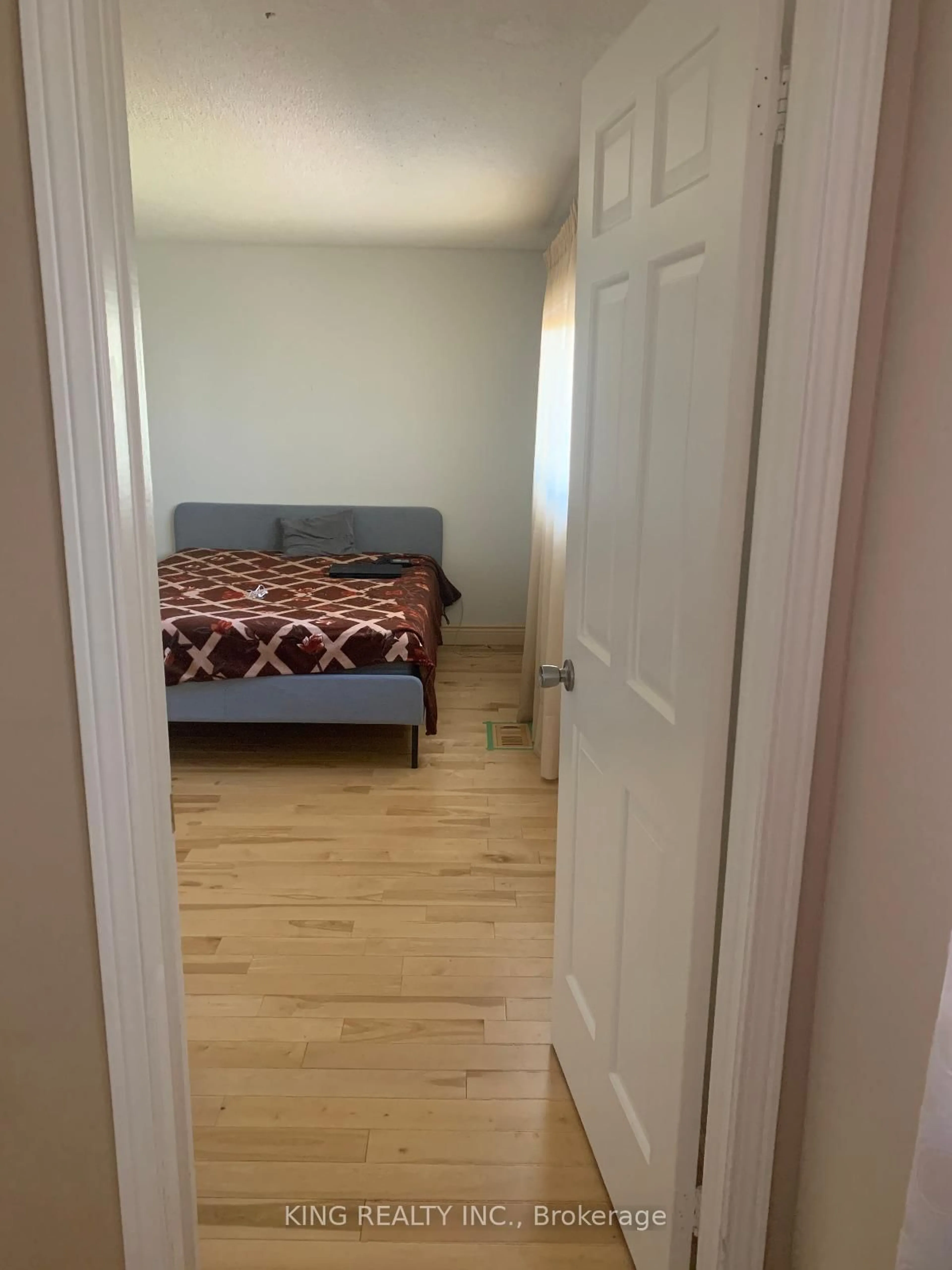 A pic of a room for 104 Elgin Dr, Brampton Ontario L6Y 2E8