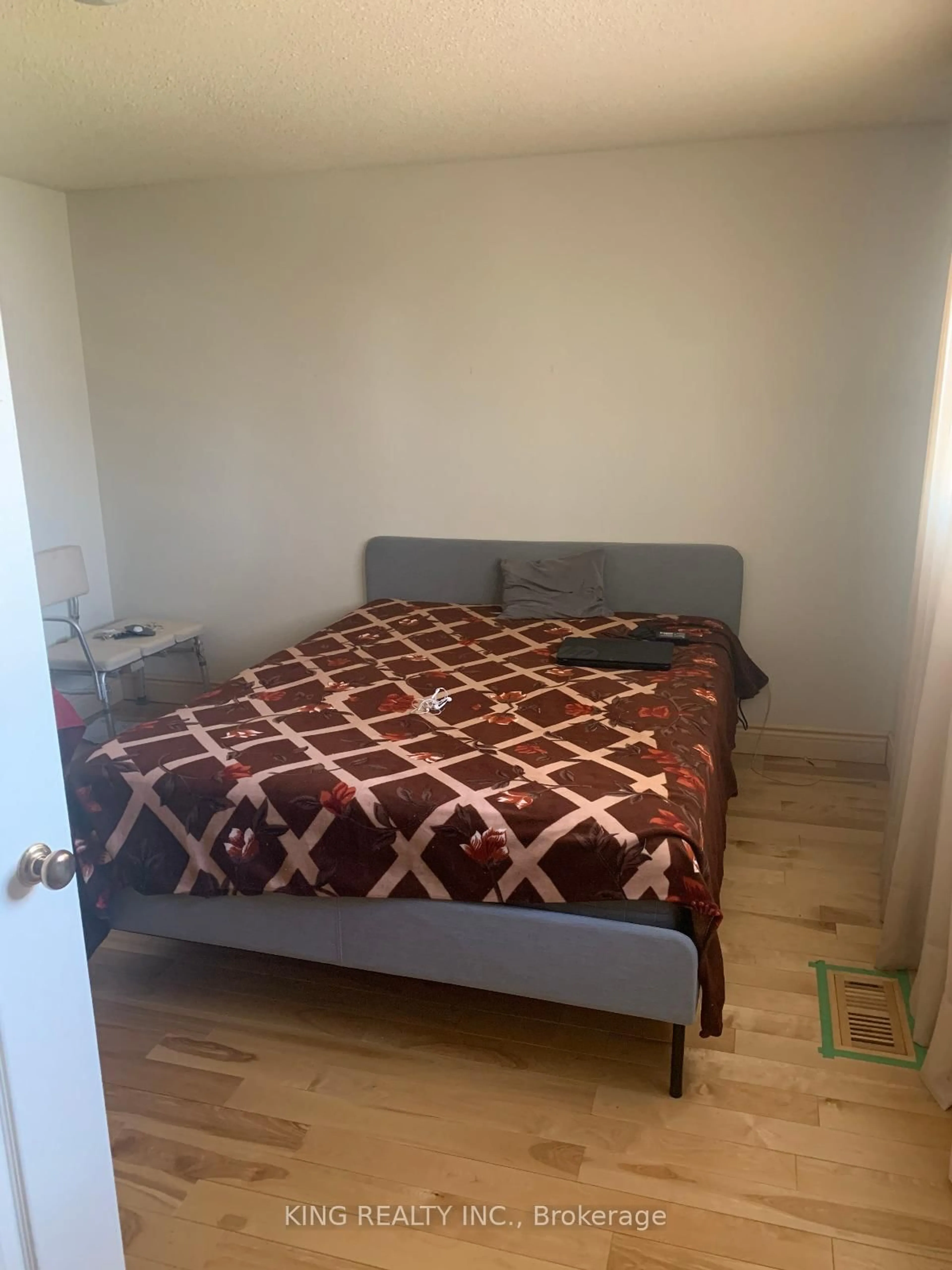 A pic of a room for 104 Elgin Dr, Brampton Ontario L6Y 2E8