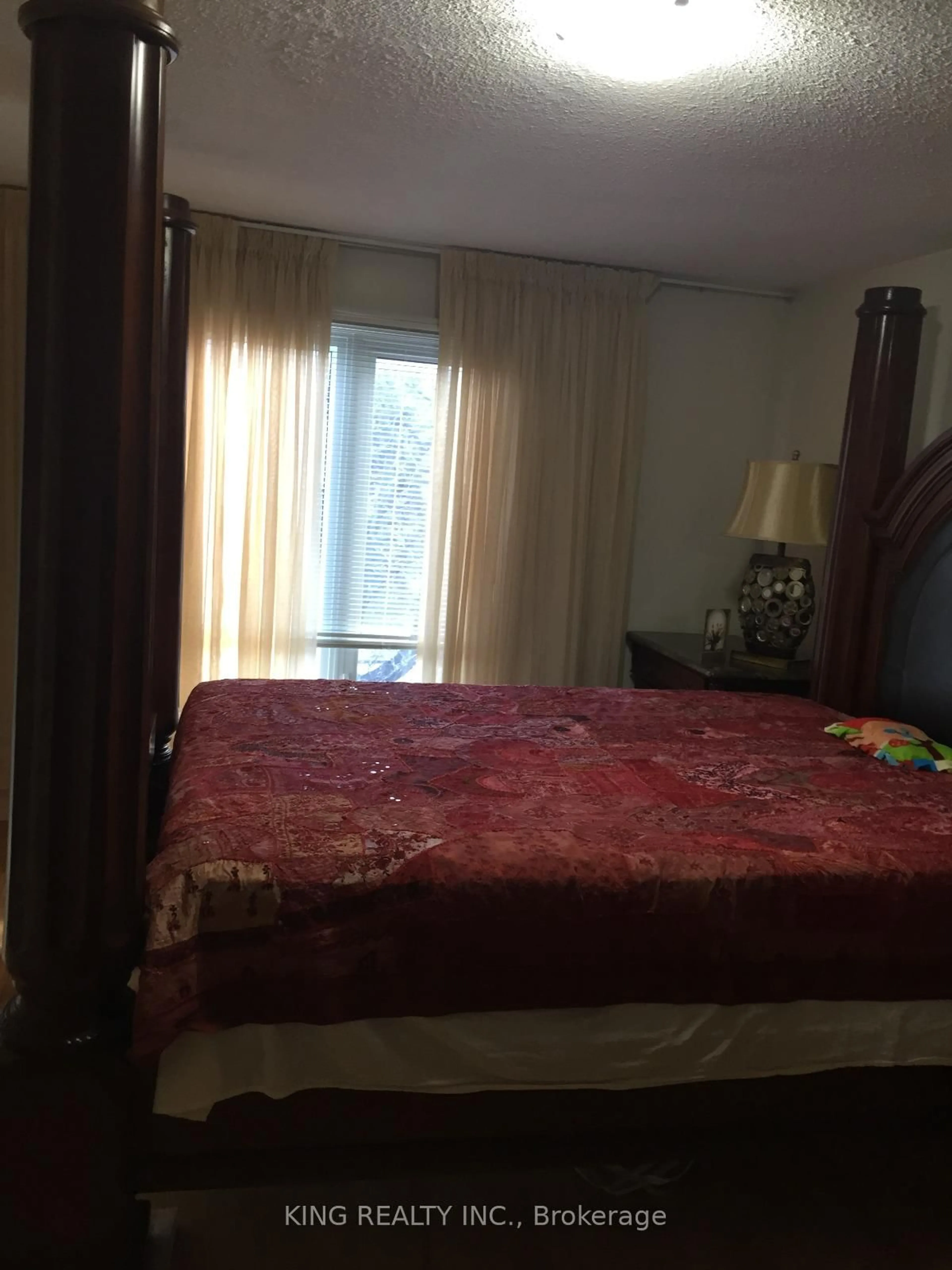 A pic of a room for 104 Elgin Dr, Brampton Ontario L6Y 2E8