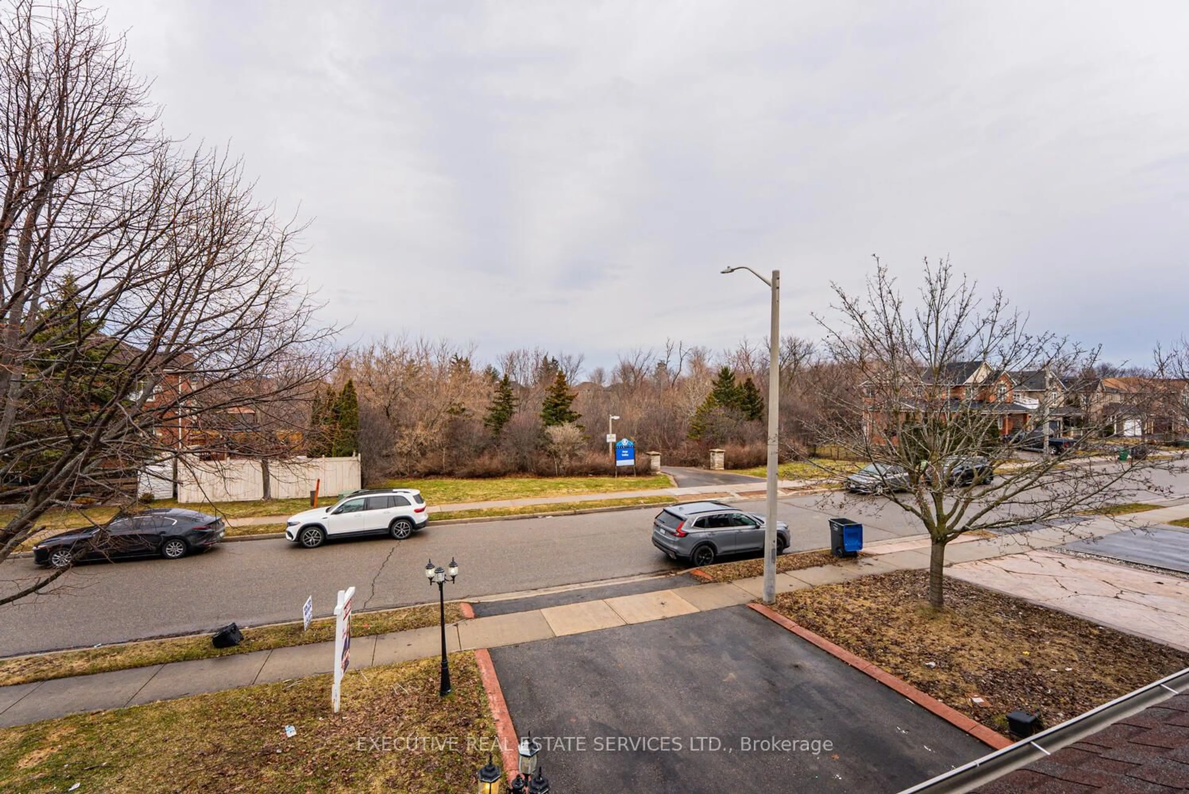 A pic from outside/outdoor area/front of a property/back of a property/a pic from drone, street for 43 River Rock Cres, Brampton Ontario L7A 2V2