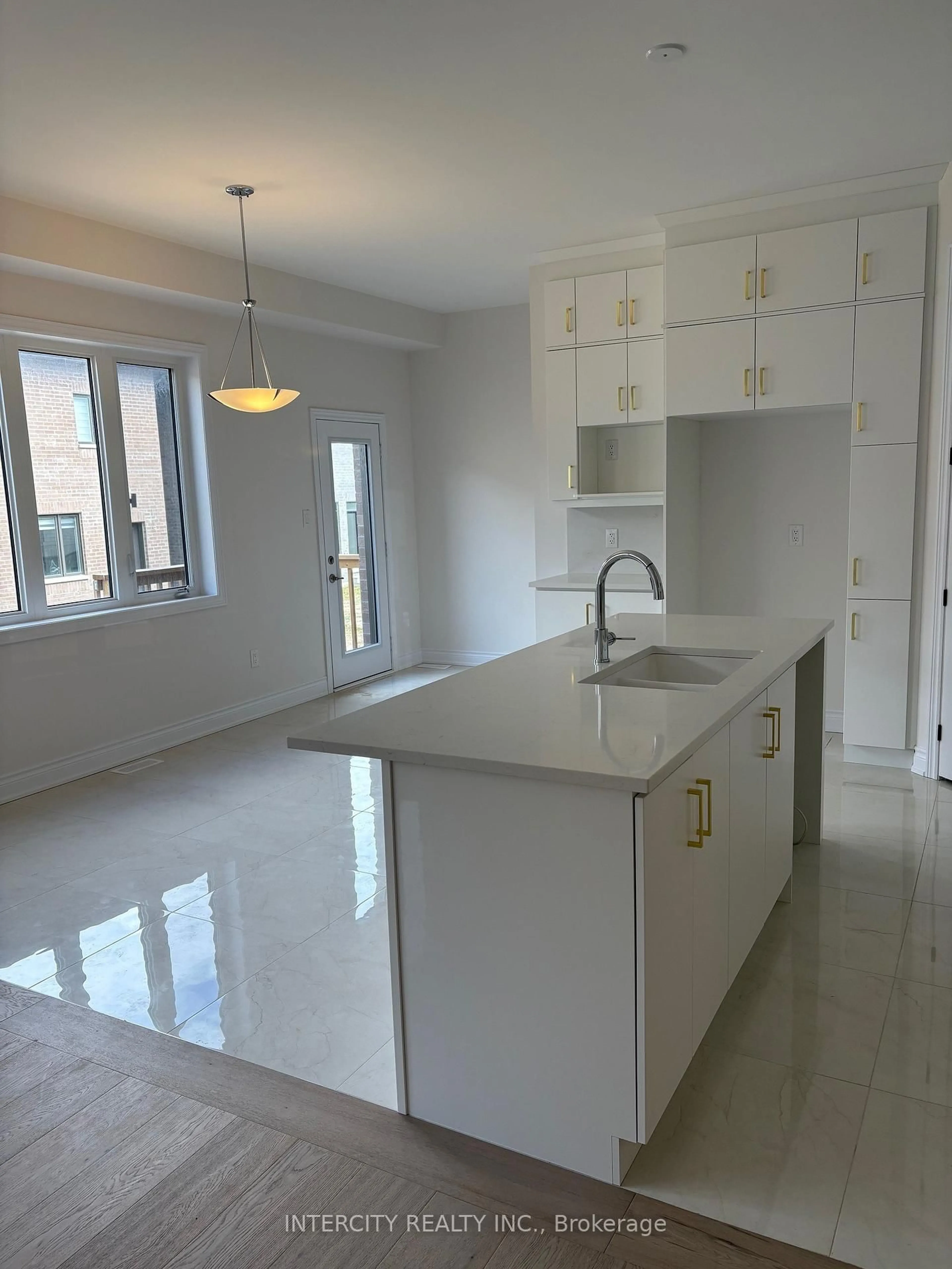 Open concept kitchen, unknown for 15 Keyworth Cres, Brampton Ontario L6R 4G3