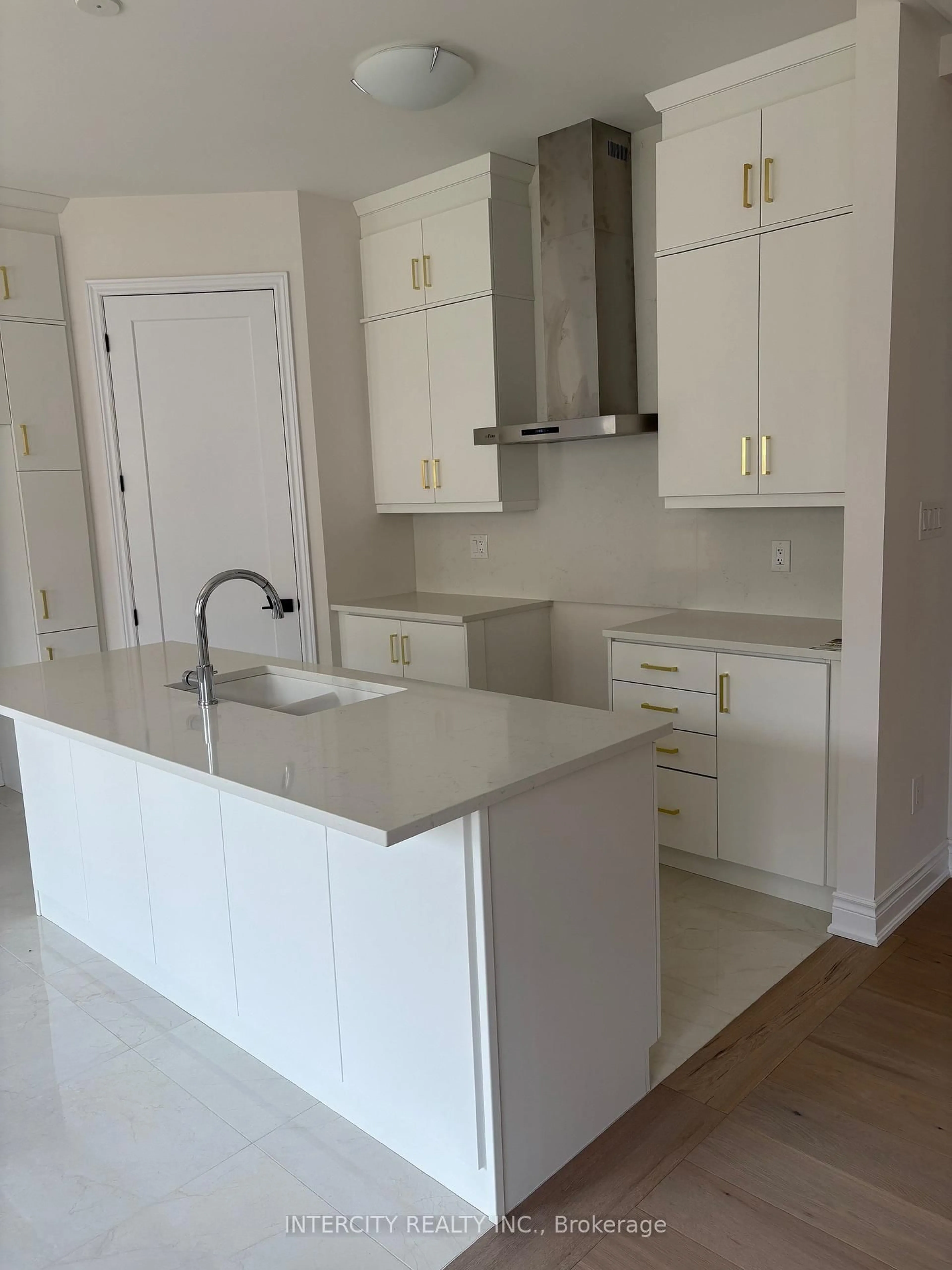 Open concept kitchen, unknown for 15 Keyworth Cres, Brampton Ontario L6R 4G3