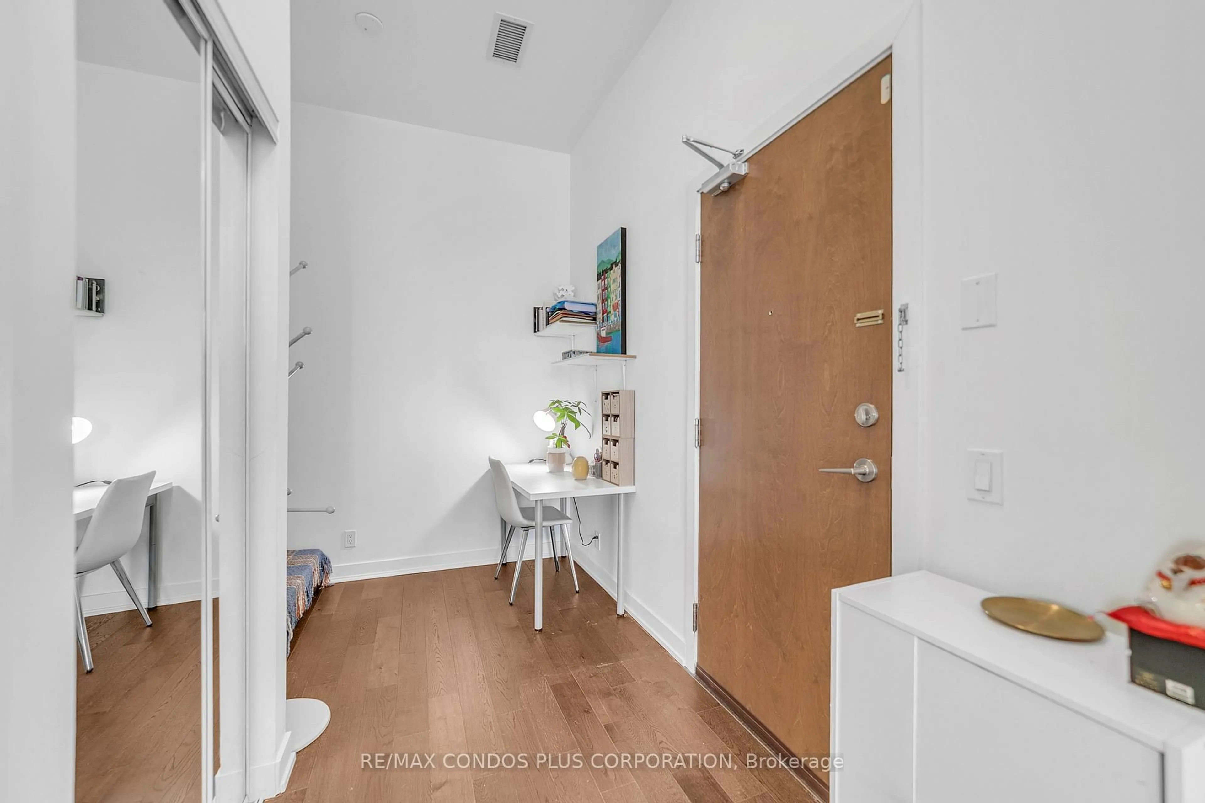 Indoor entryway for 2212 Lake Shore Boulevard West Blvd #PH08, Toronto Ontario M8V 0C2