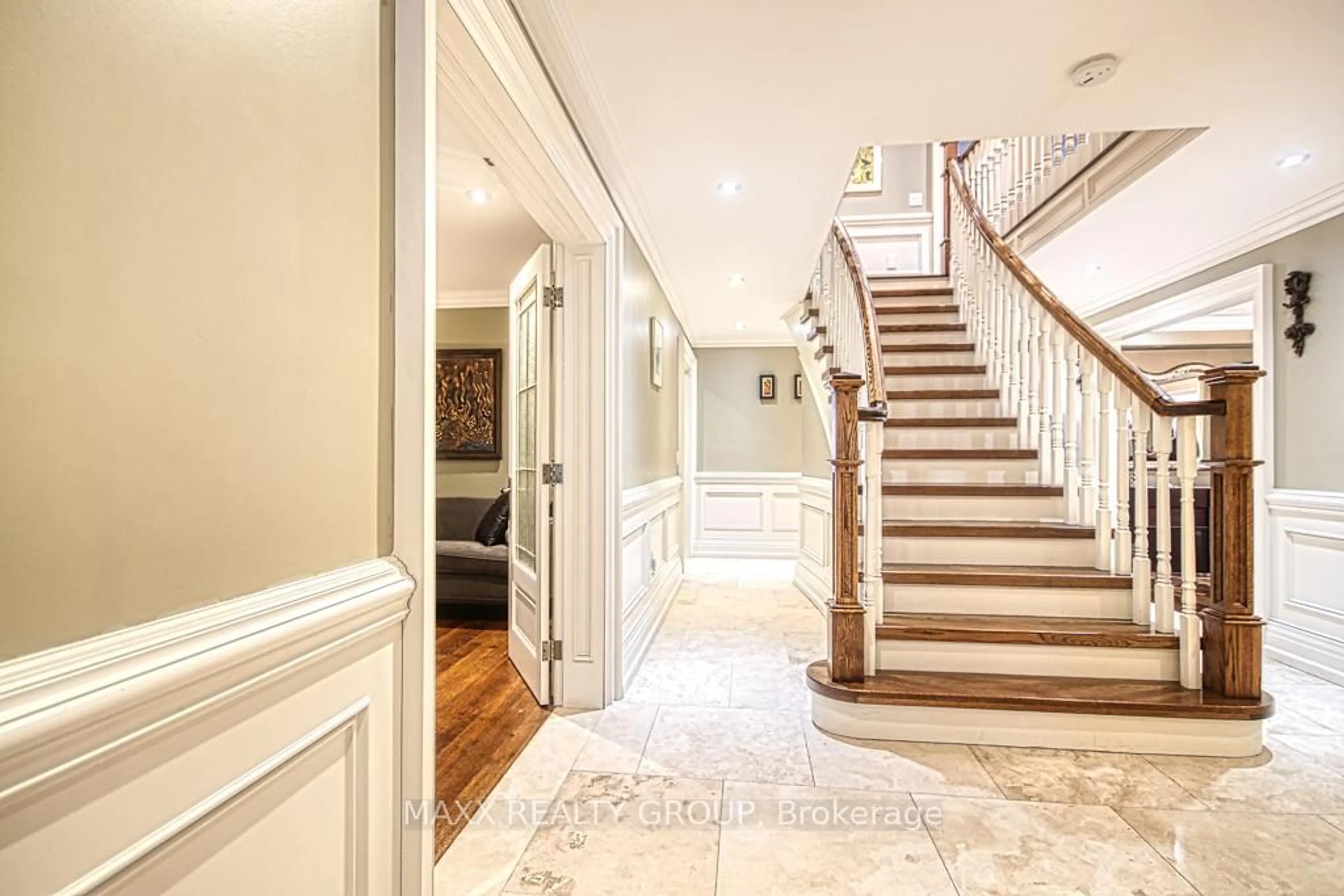 Unknown for 3650 Baird Crt, Mississauga Ontario L5L 4T4