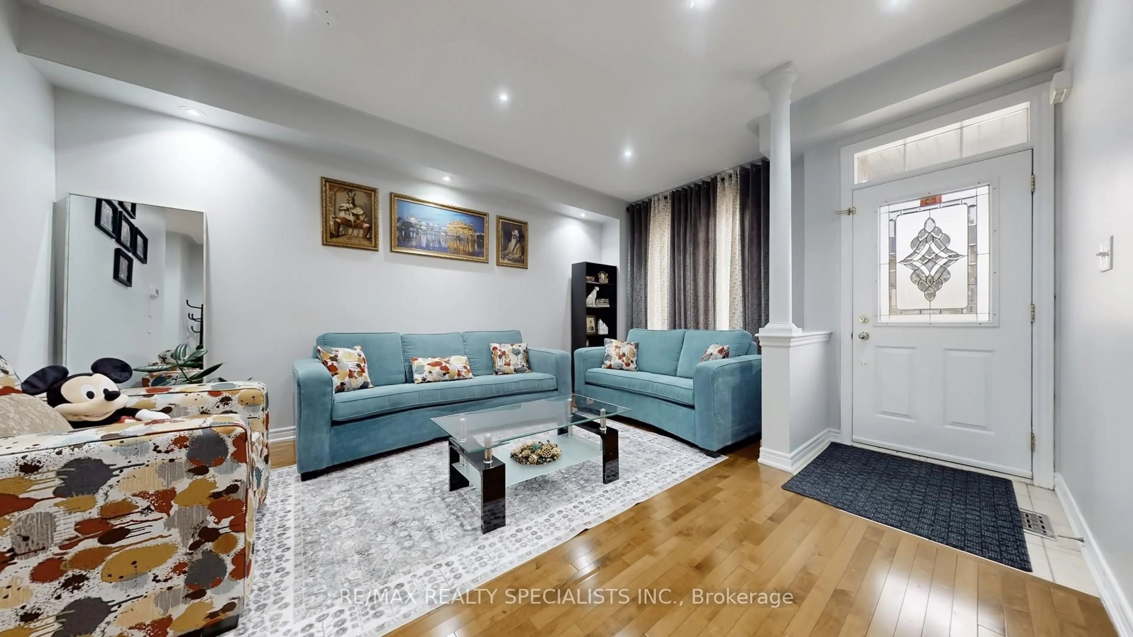 Living room with furniture, wood/laminate floor for 36 Totten Dr, Brampton Ontario L6R 0P5