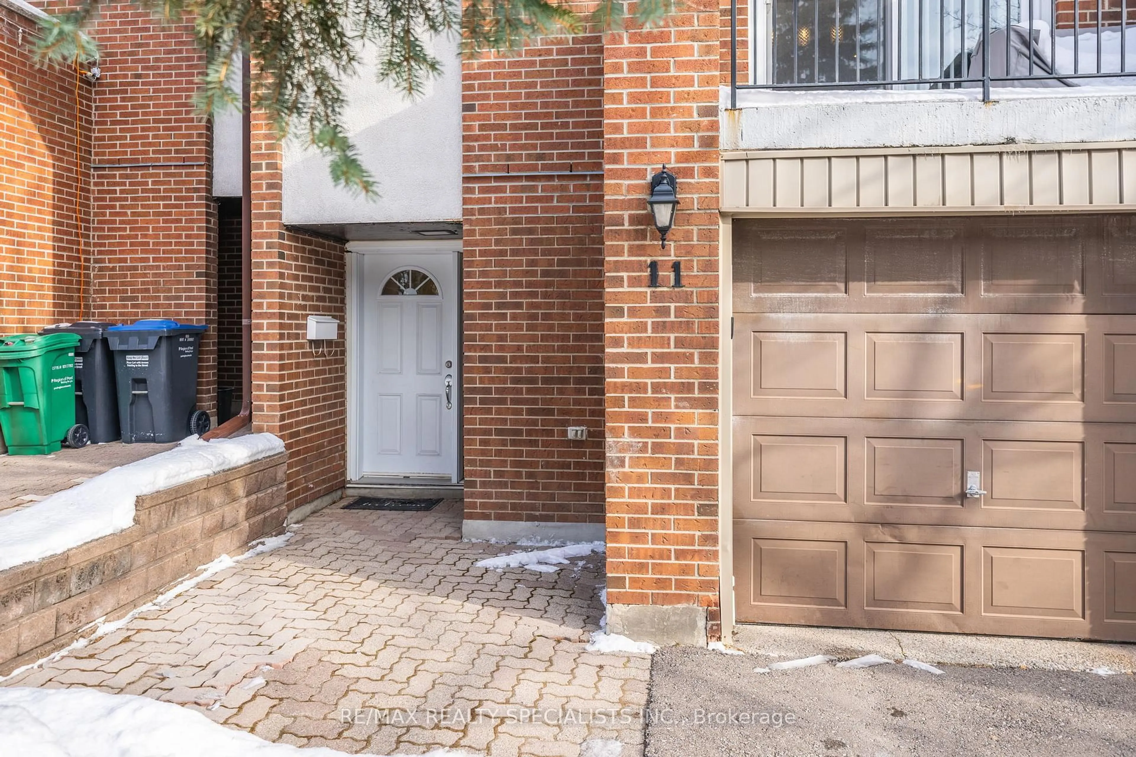 Home with brick exterior material, street for 1051 Cedarglen Gate #11, Mississauga Ontario L5C 3A7