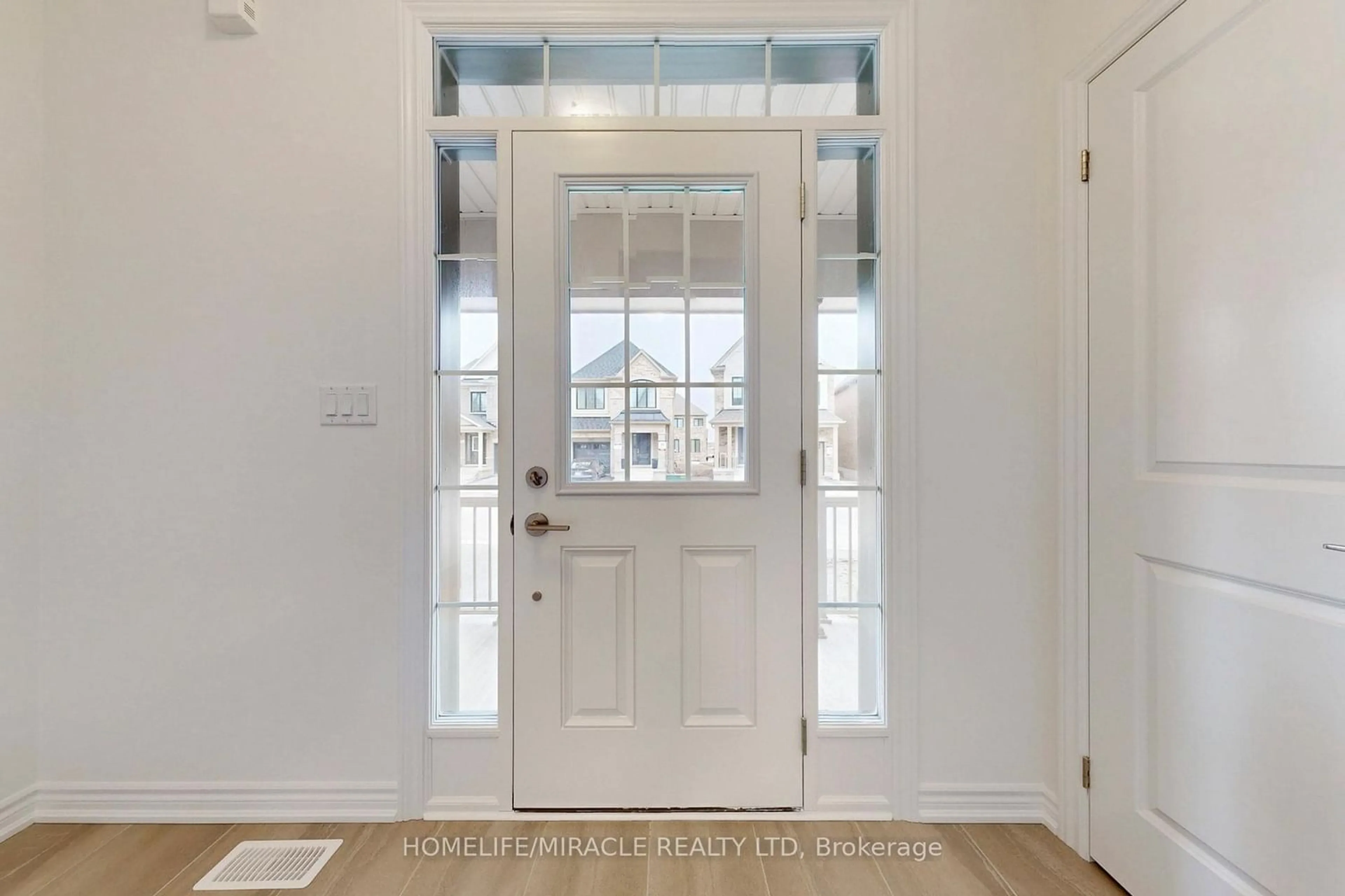 Indoor entryway for 1460 Chamomile Cres, Milton Ontario L9E 2E9