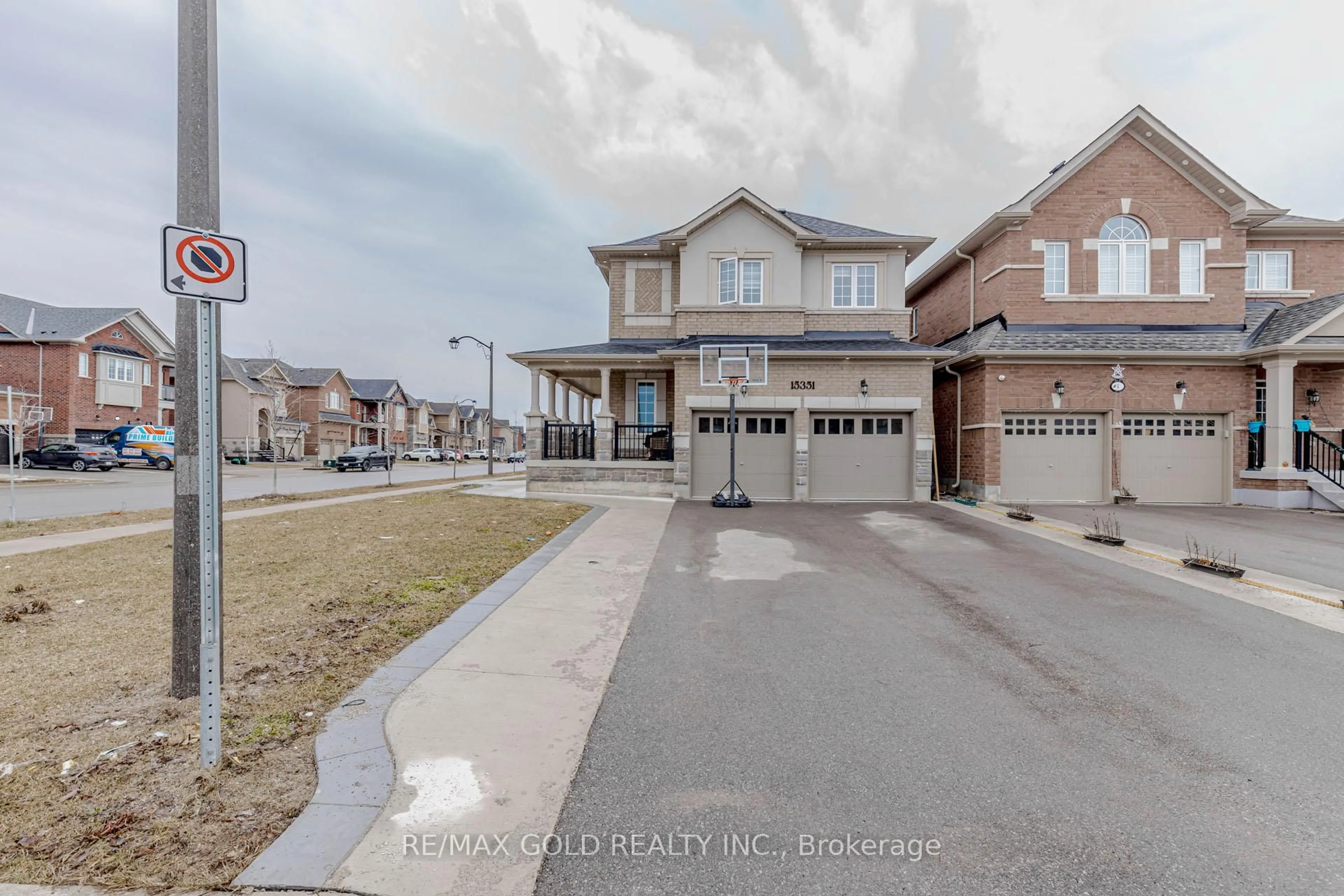 A pic from outside/outdoor area/front of a property/back of a property/a pic from drone, street for 15351 Danby Rd, Halton Hills Ontario L7G 0H6