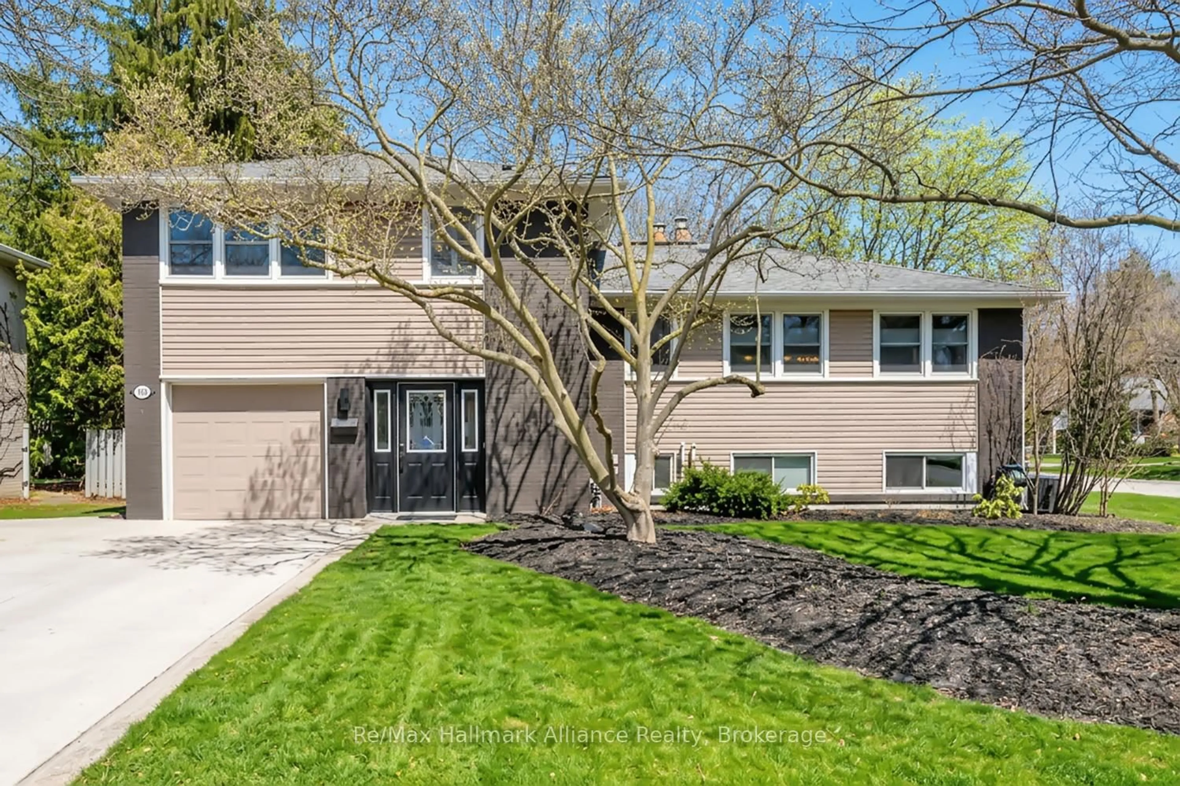 Home with vinyl exterior material, street for 183 Westminster Dr, Oakville Ontario L6L 4H8