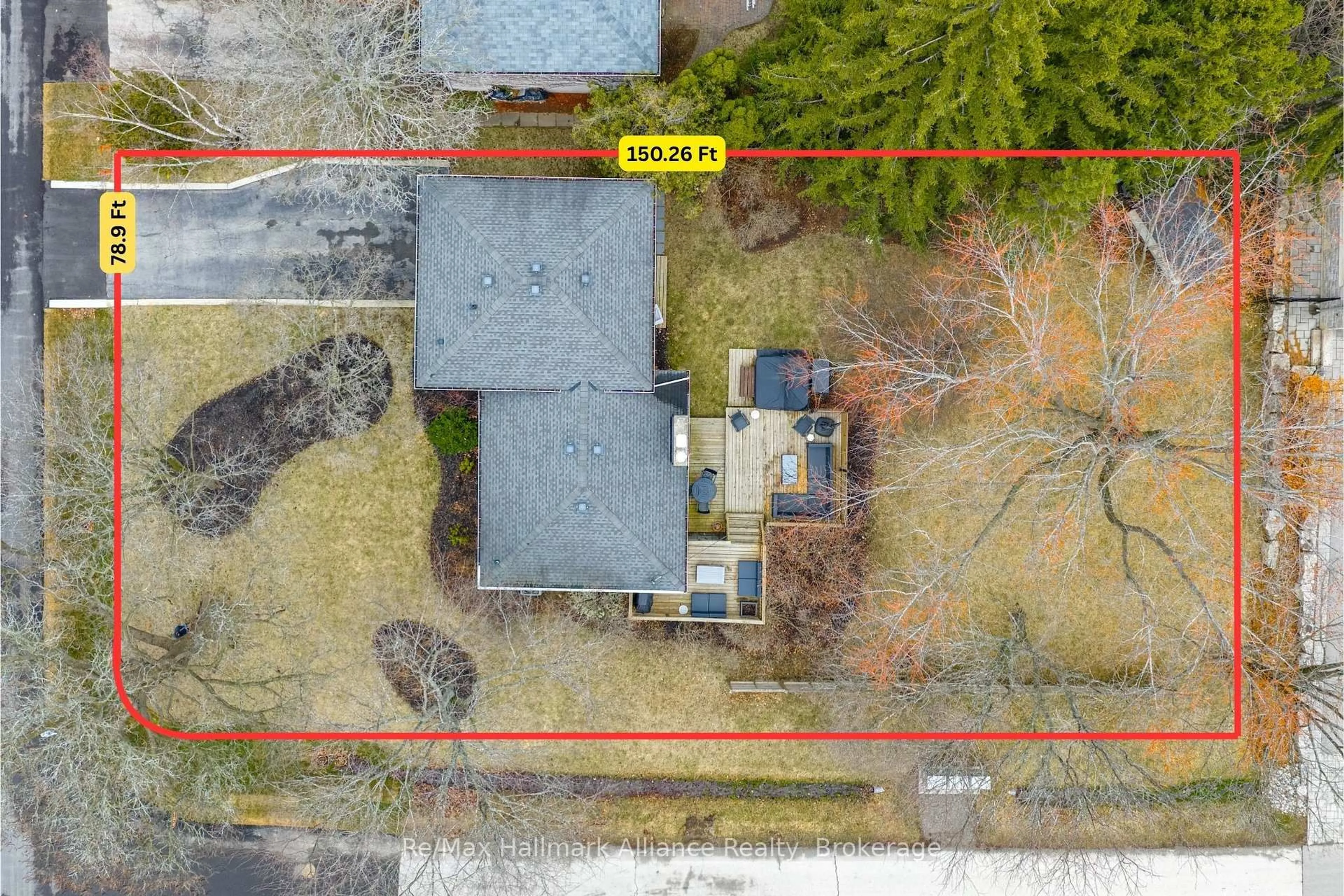 A pic from outside/outdoor area/front of a property/back of a property/a pic from drone, street for 183 Westminster Dr, Oakville Ontario L6L 4H8