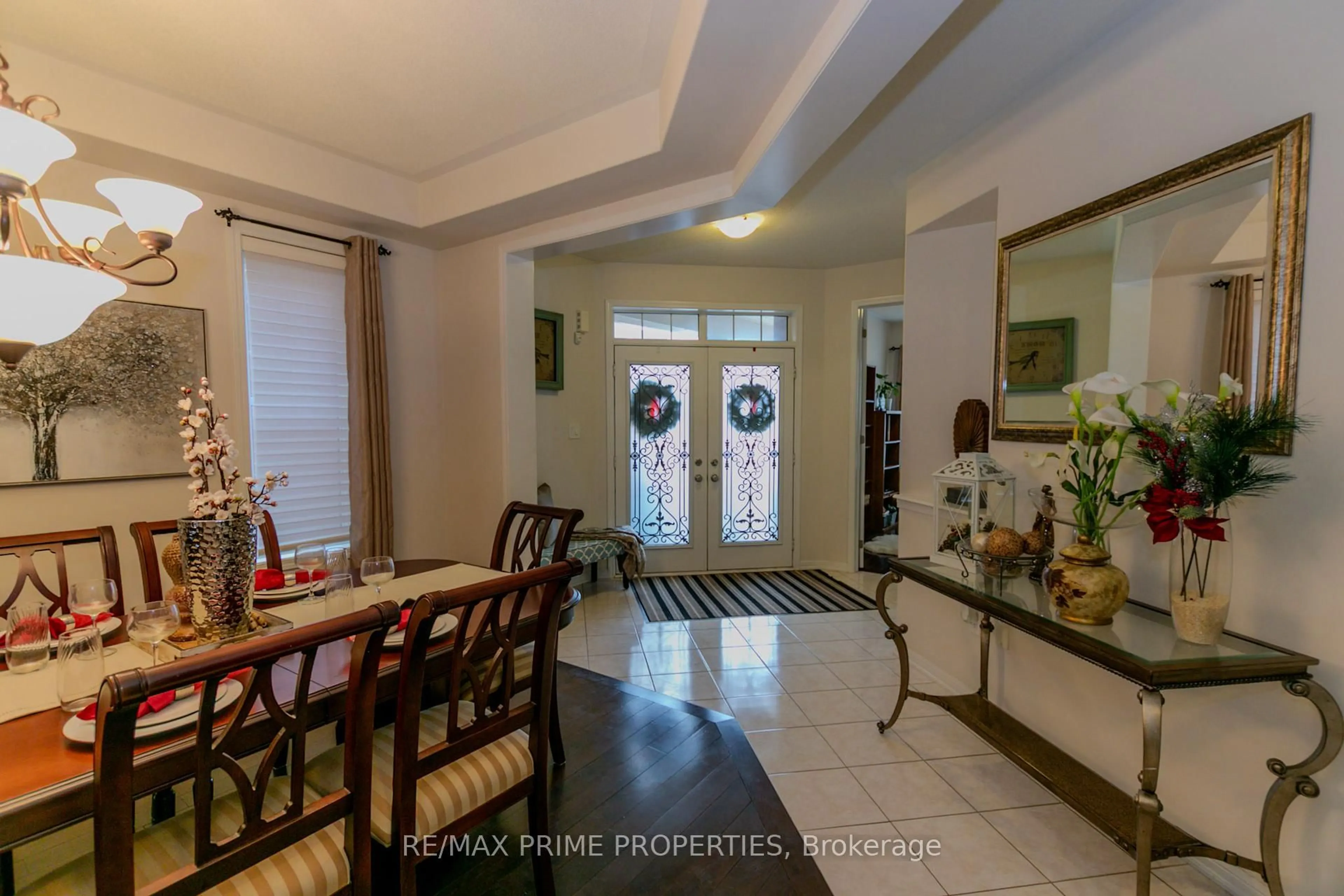 Dining room, ceramic/tile floor for 50 Gibbs Rd, Brampton Ontario L7A 0Y5