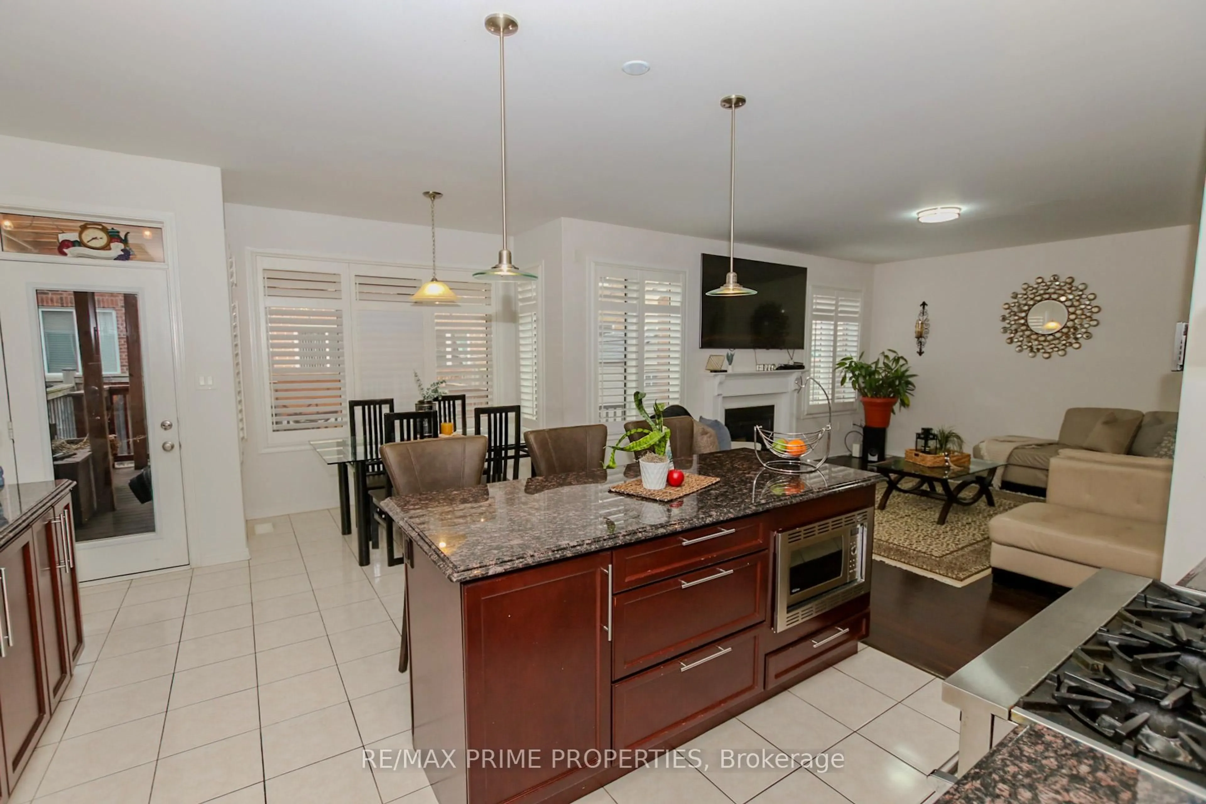 Open concept kitchen, ceramic/tile floor for 50 Gibbs Rd, Brampton Ontario L7A 0Y5