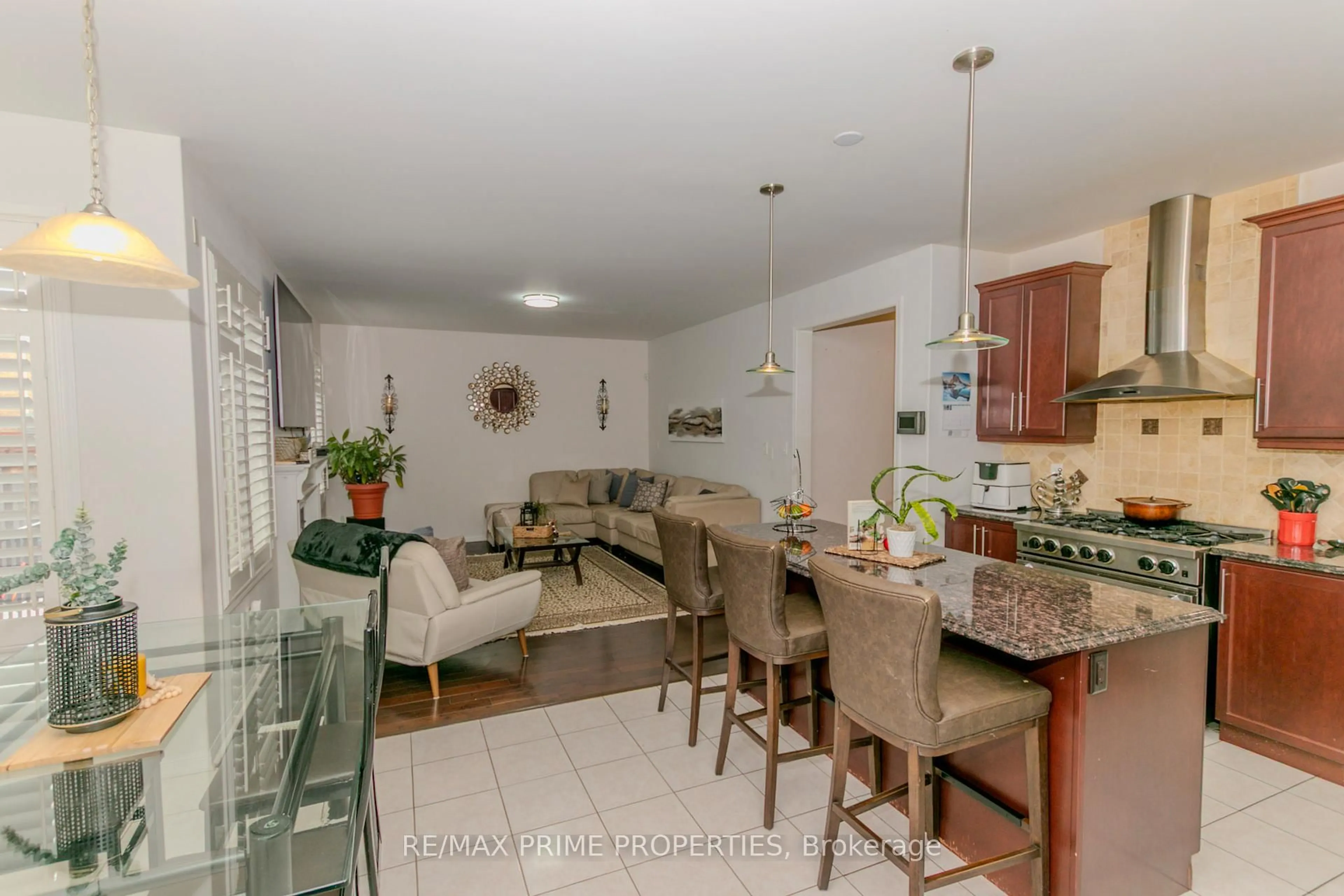 Open concept kitchen, ceramic/tile floor for 50 Gibbs Rd, Brampton Ontario L7A 0Y5