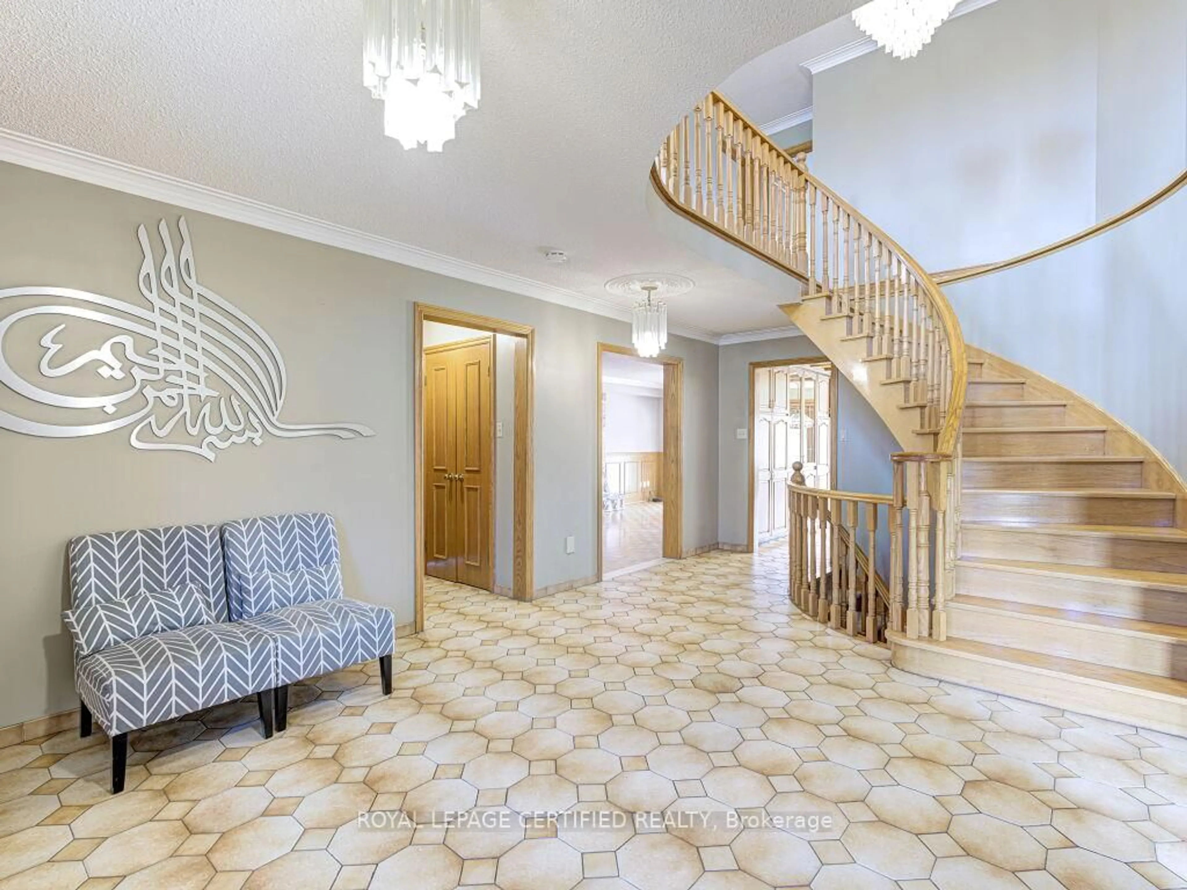 Indoor foyer for 4261 Capilano Crt, Mississauga Ontario L4W 4H9