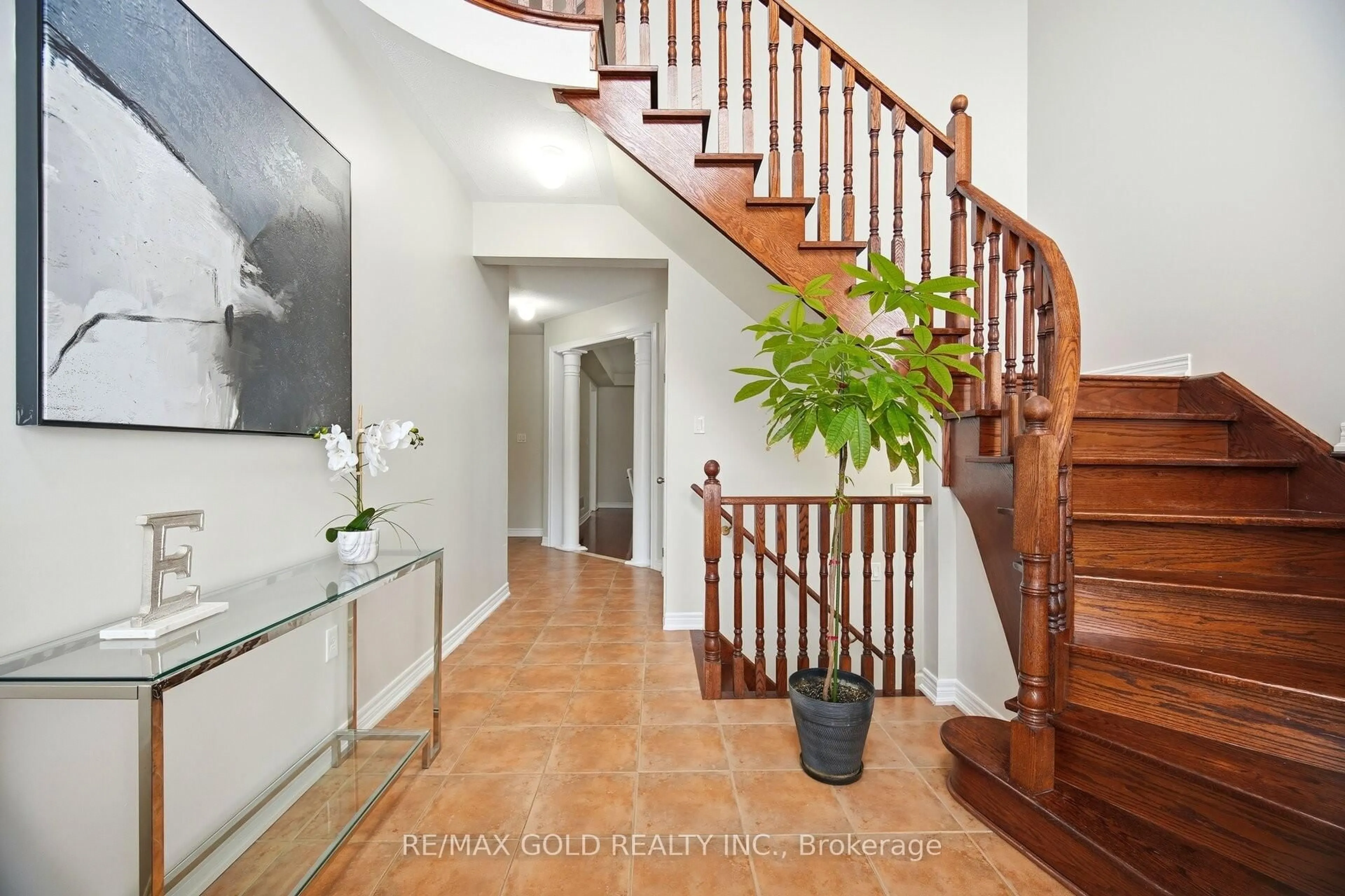 Indoor foyer for 27 Drummondville Dr, Brampton Ontario L6P 3S5