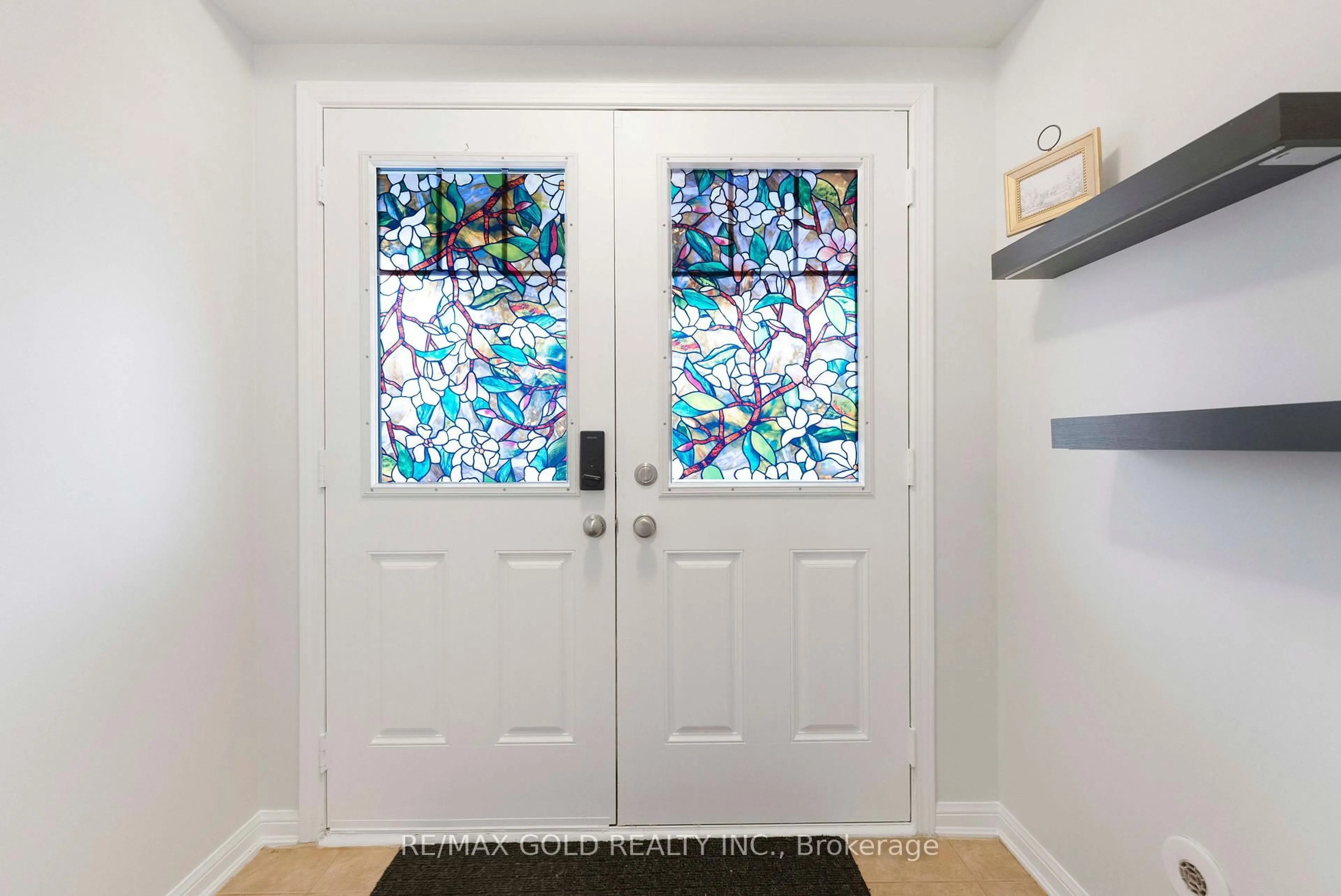 Indoor entryway for 323 Dymott Ave, Milton Ontario L9T 0Z4