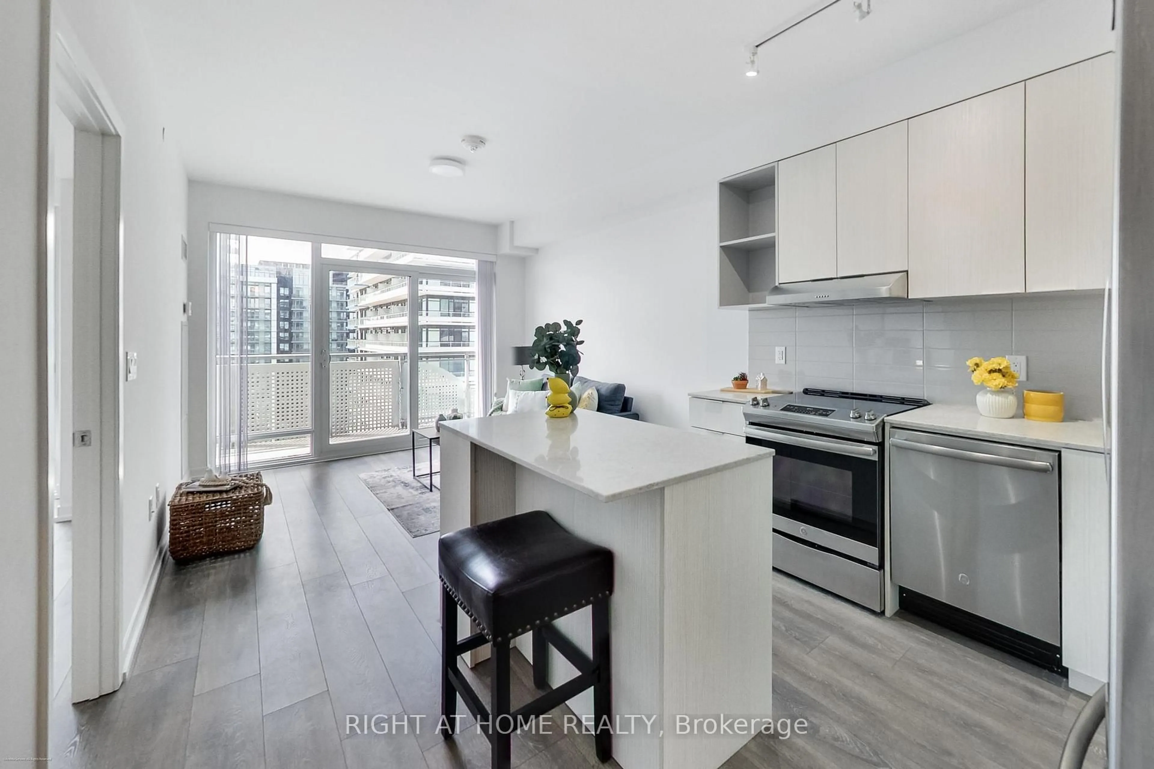 Open concept kitchen, unknown for 2520 Eglinton Ave #1602, Mississauga Ontario L5M 0Y4