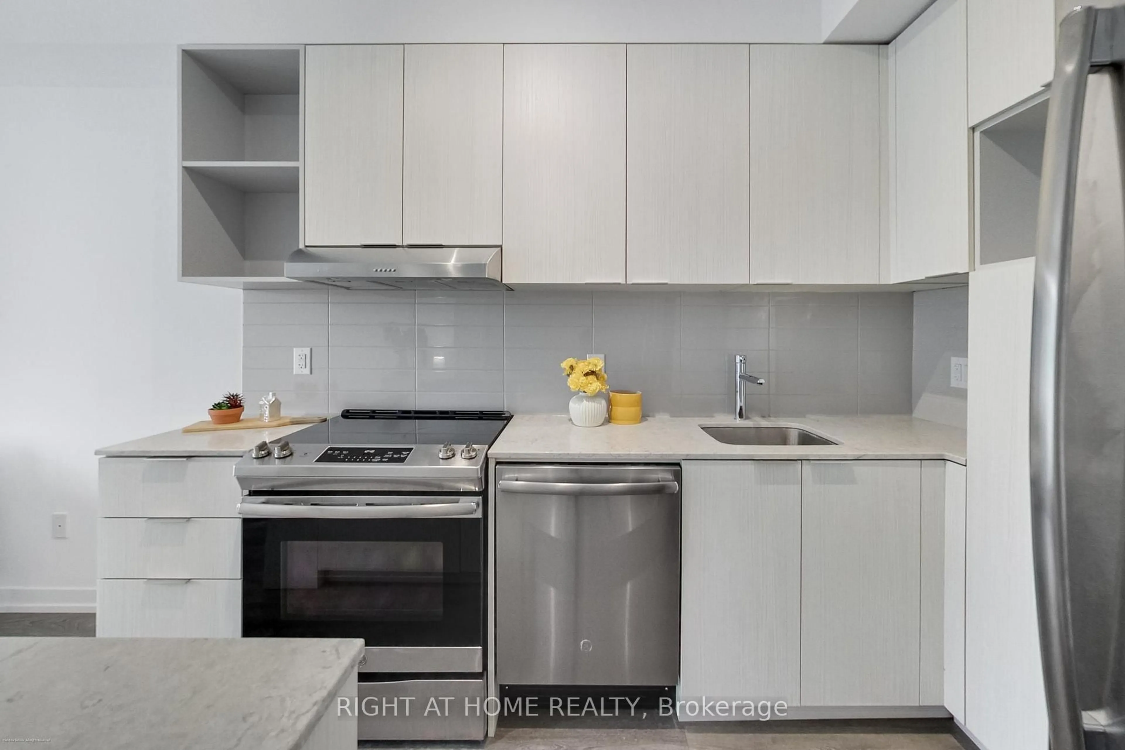 Standard kitchen, unknown for 2520 Eglinton Ave #1602, Mississauga Ontario L5M 0Y4
