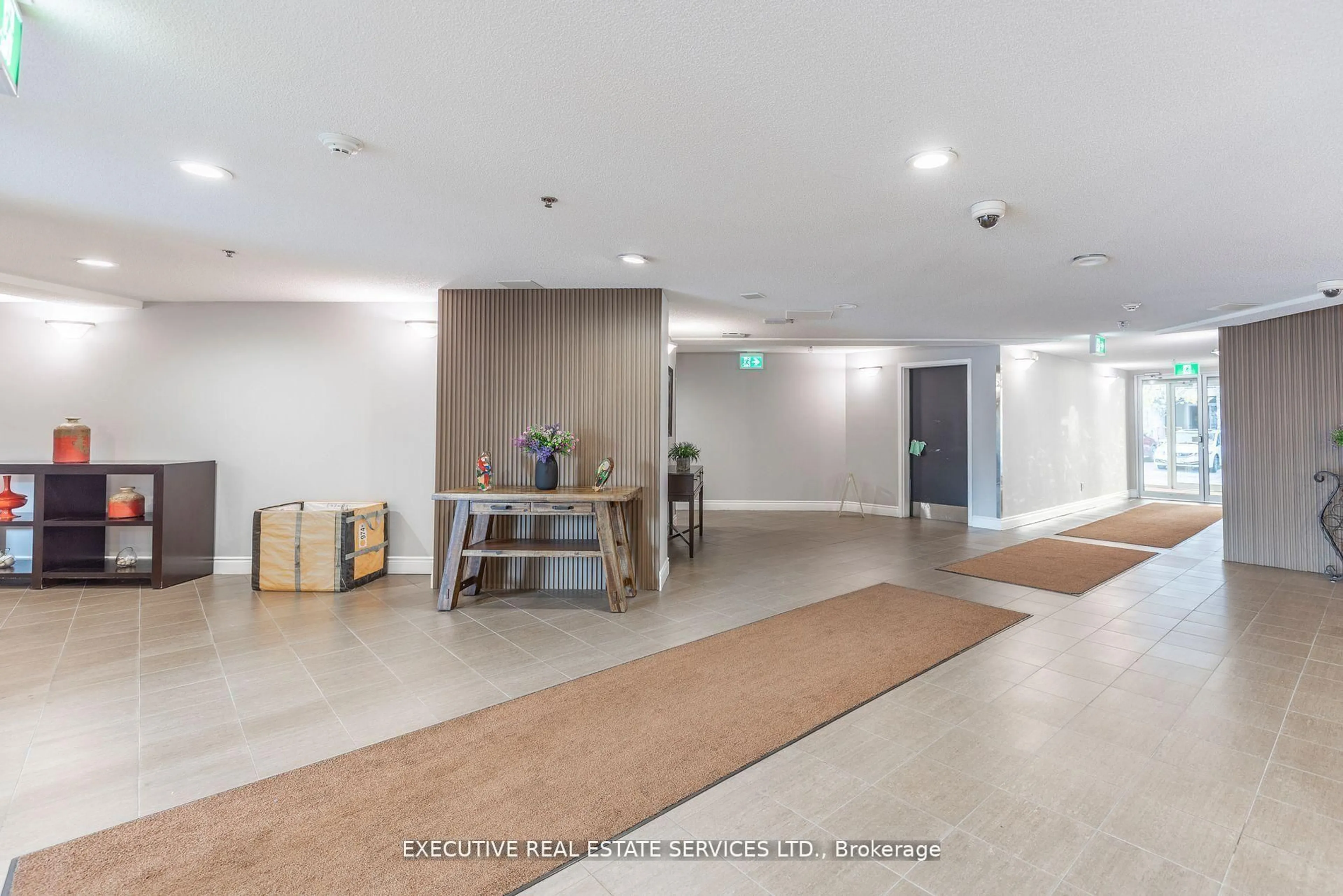 Indoor foyer for 4 Dayspring Circ ##203, Brampton Ontario L6P 2Z5