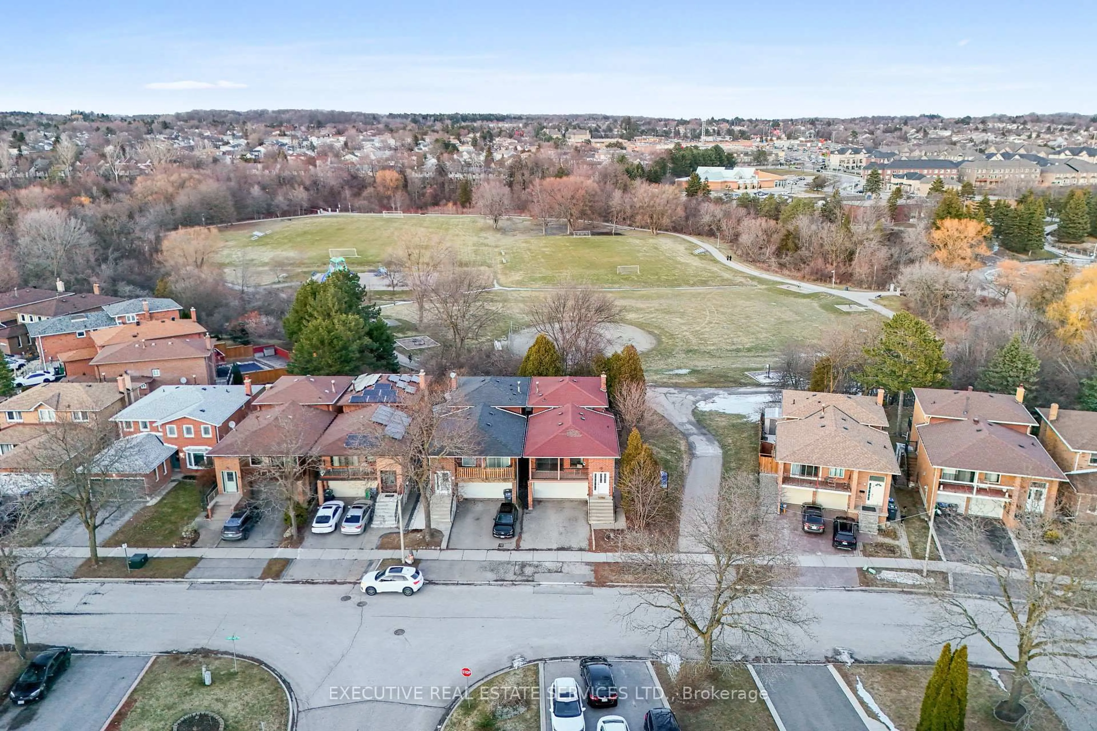 A pic from outside/outdoor area/front of a property/back of a property/a pic from drone, unknown for 44 Lakecrest Tr, Brampton Ontario L6Z 1S6