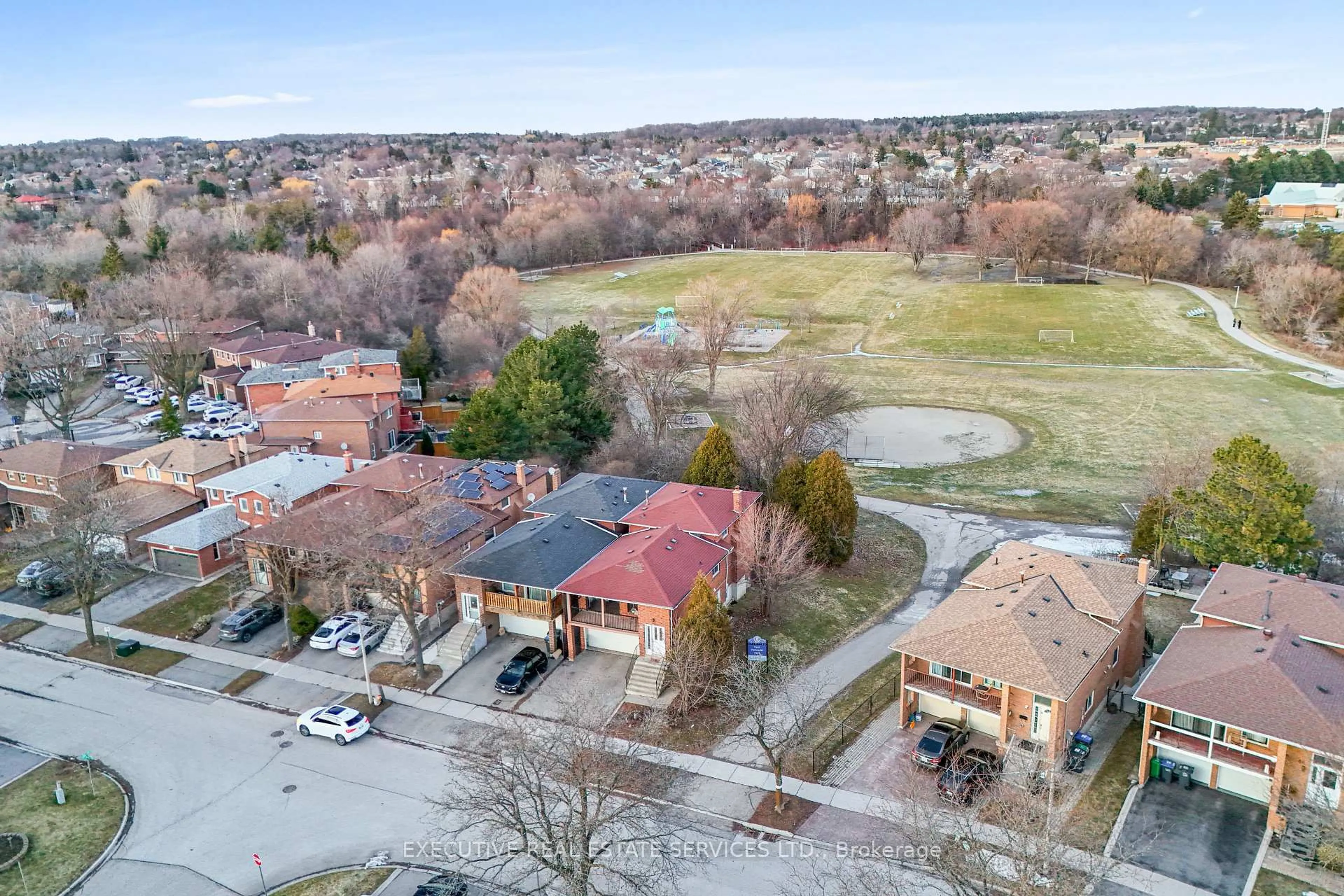 A pic from outside/outdoor area/front of a property/back of a property/a pic from drone, unknown for 44 Lakecrest Tr, Brampton Ontario L6Z 1S6