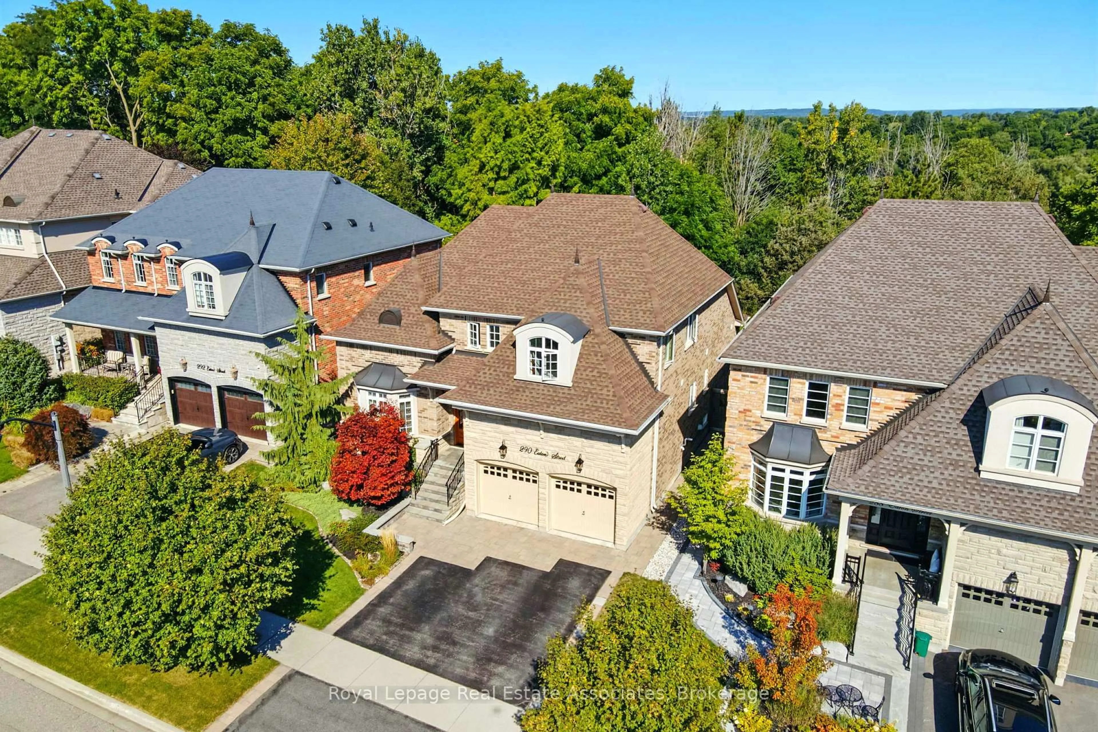 A pic from outside/outdoor area/front of a property/back of a property/a pic from drone, street for 290 Eaton St, Halton Hills Ontario L7G 6N8