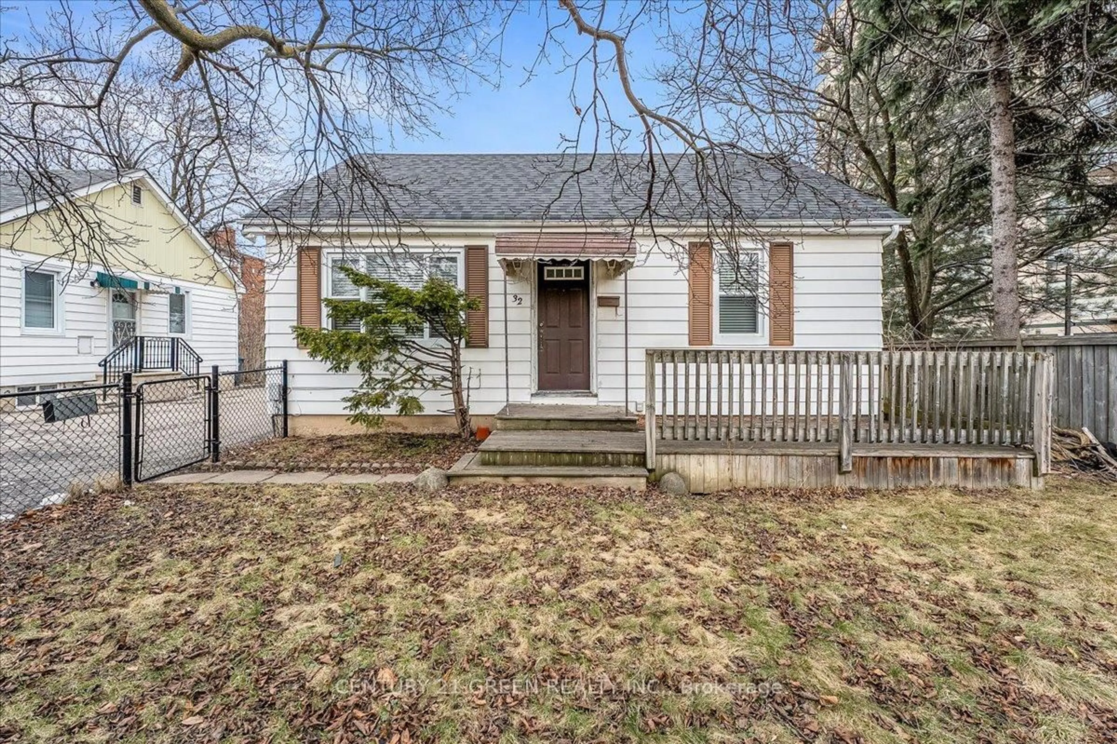 Unknown for 32 Beech St, Brampton Ontario L6V 1V1