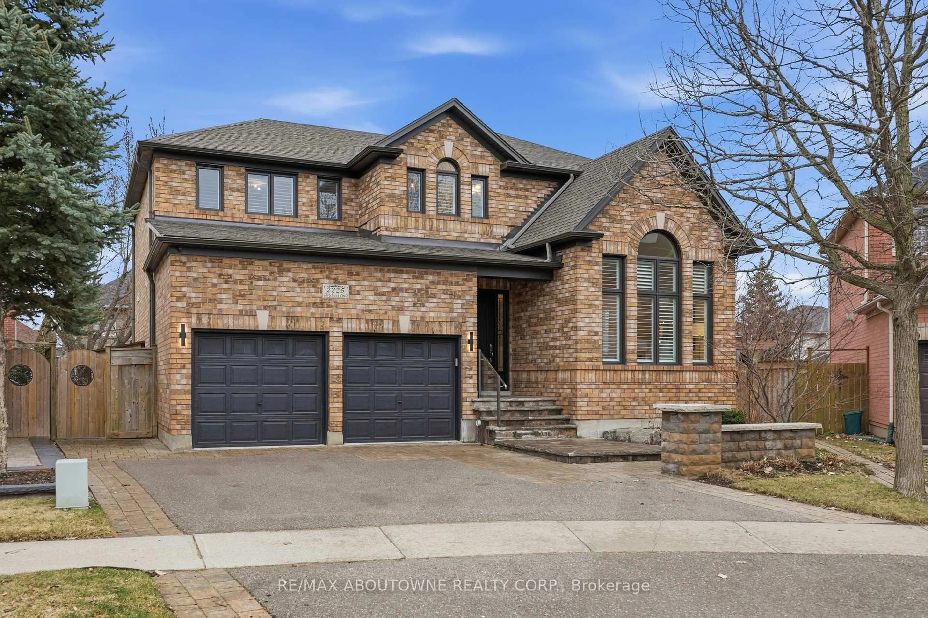 Home with brick exterior material, street for 2225 Glazebrook Circ, Oakville Ontario L6M 5B5
