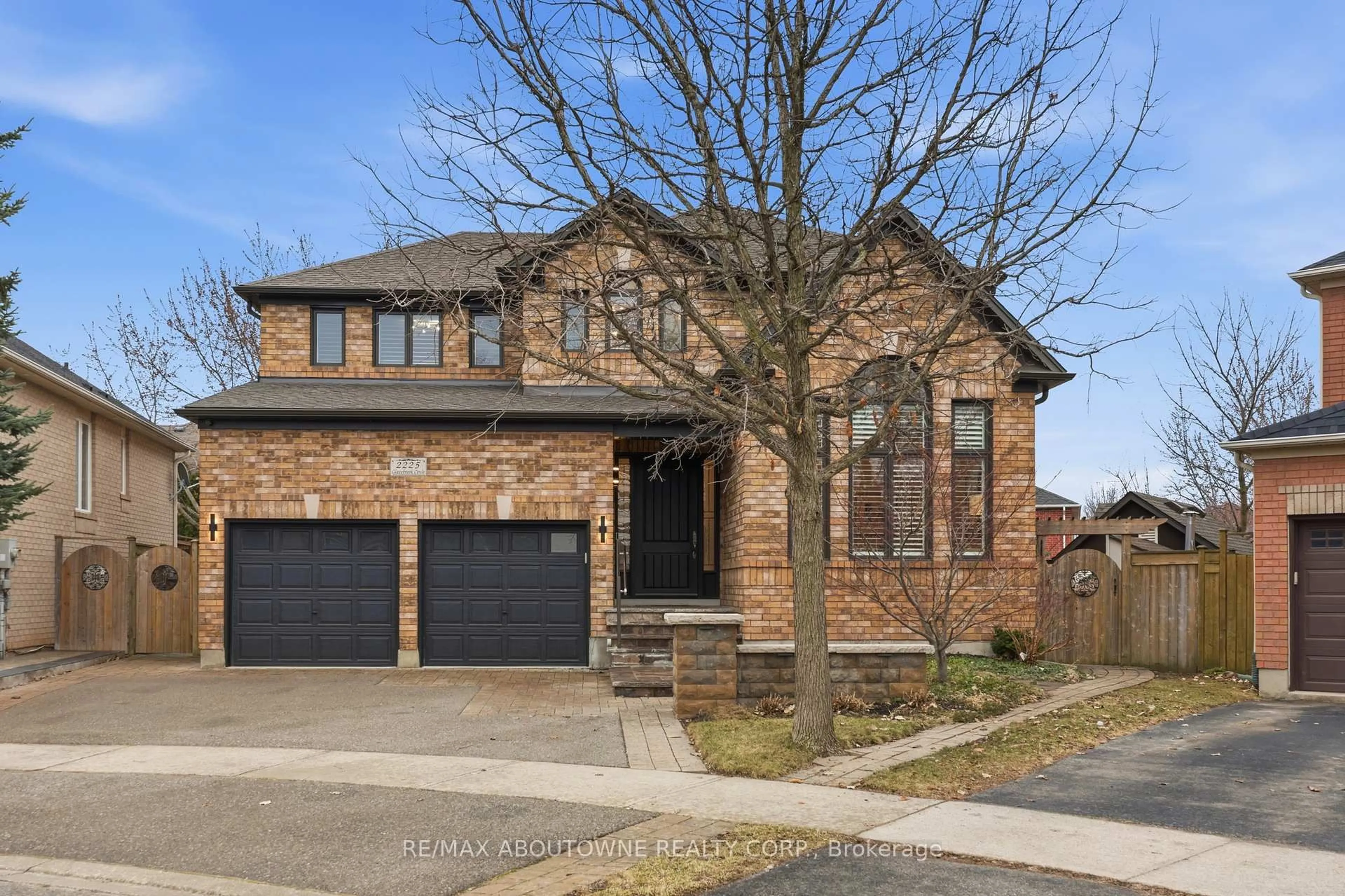 Home with brick exterior material, street for 2225 Glazebrook Circ, Oakville Ontario L6M 5B5