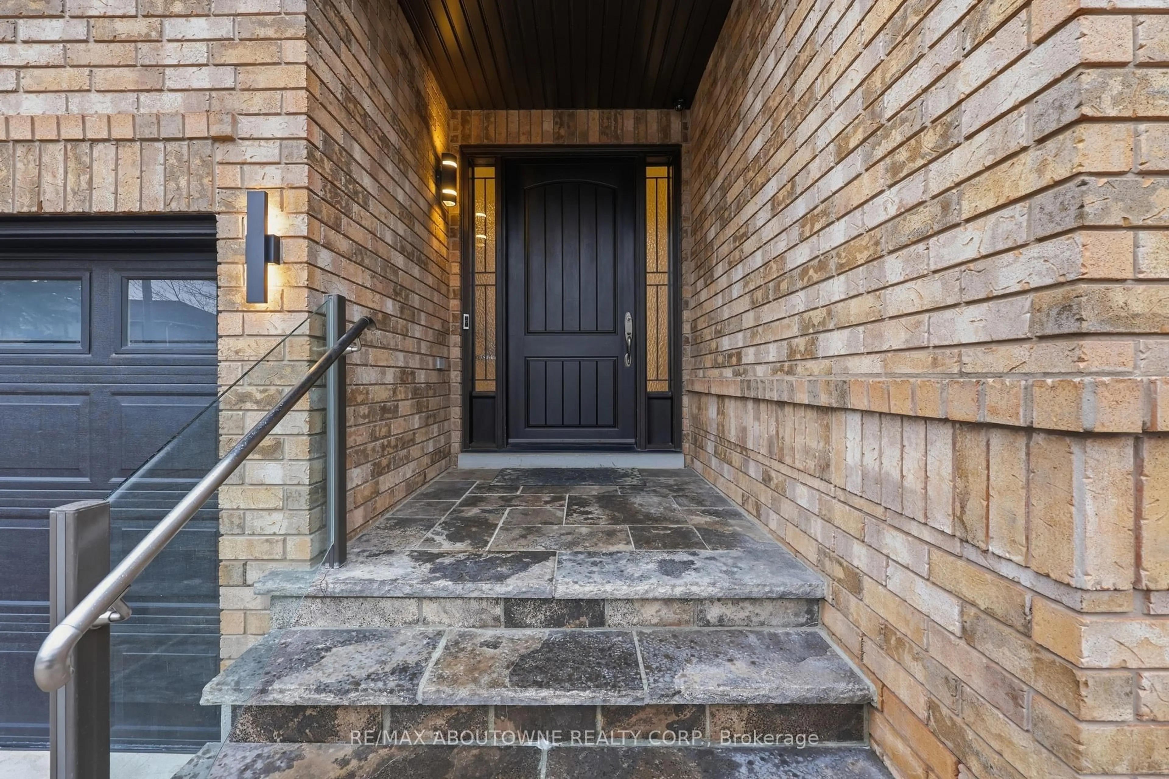 Unknown for 2225 Glazebrook Circ, Oakville Ontario L6M 5B5