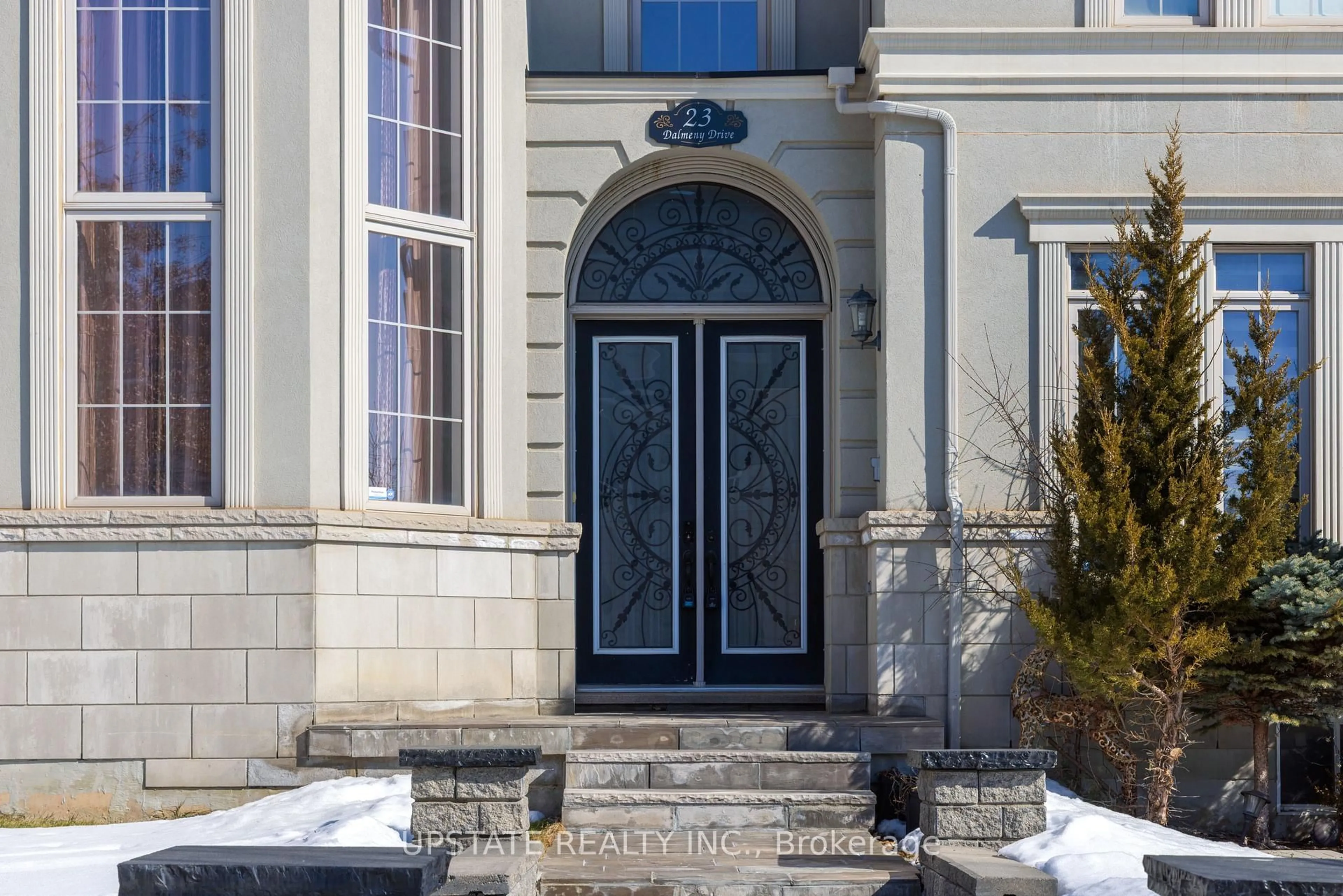 Indoor entryway for 23 Dalmeny Dr, Brampton Ontario L6X 0X3