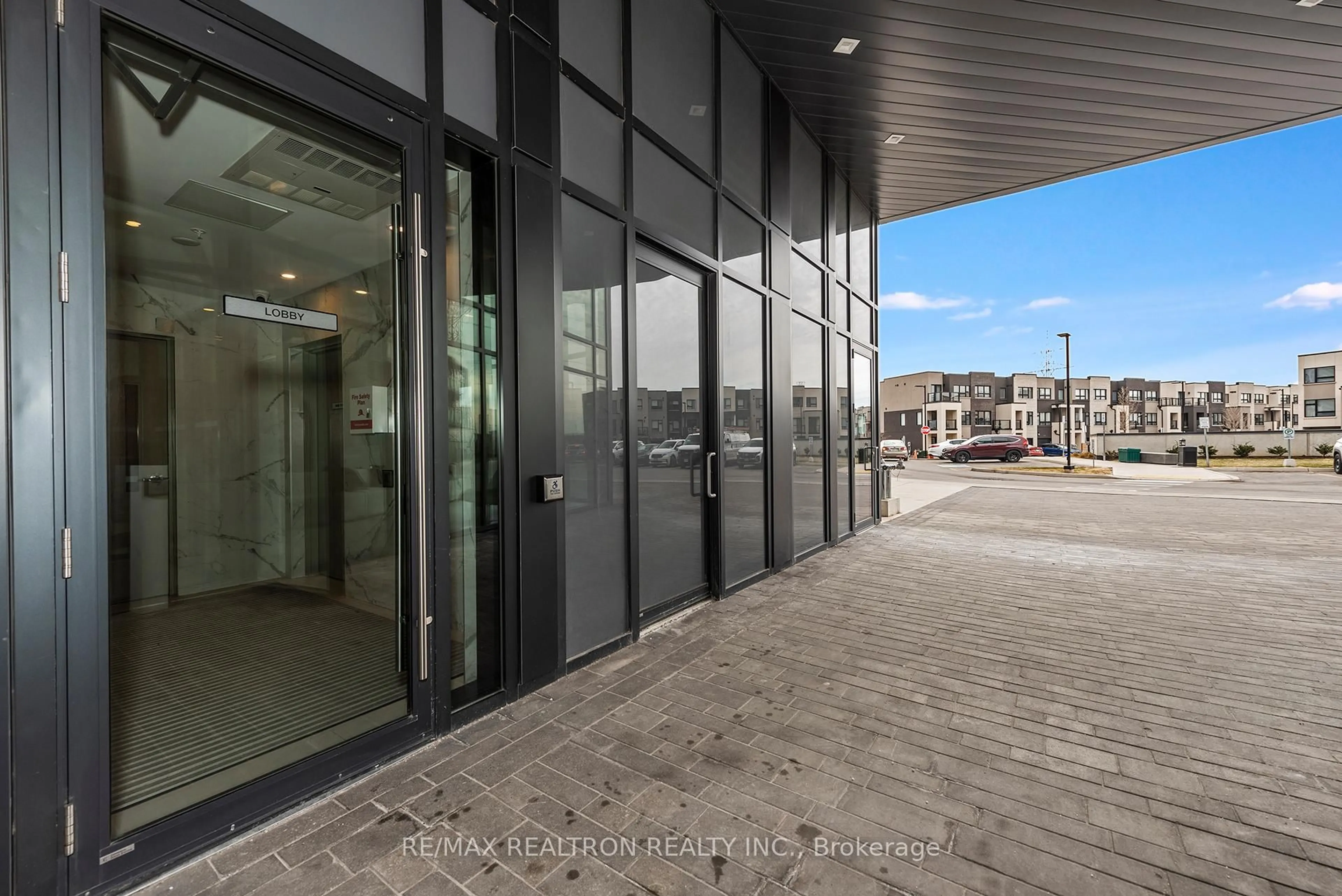 Indoor foyer for 3200 Dakota Common #B701, Burlington Ontario L7M 2A7