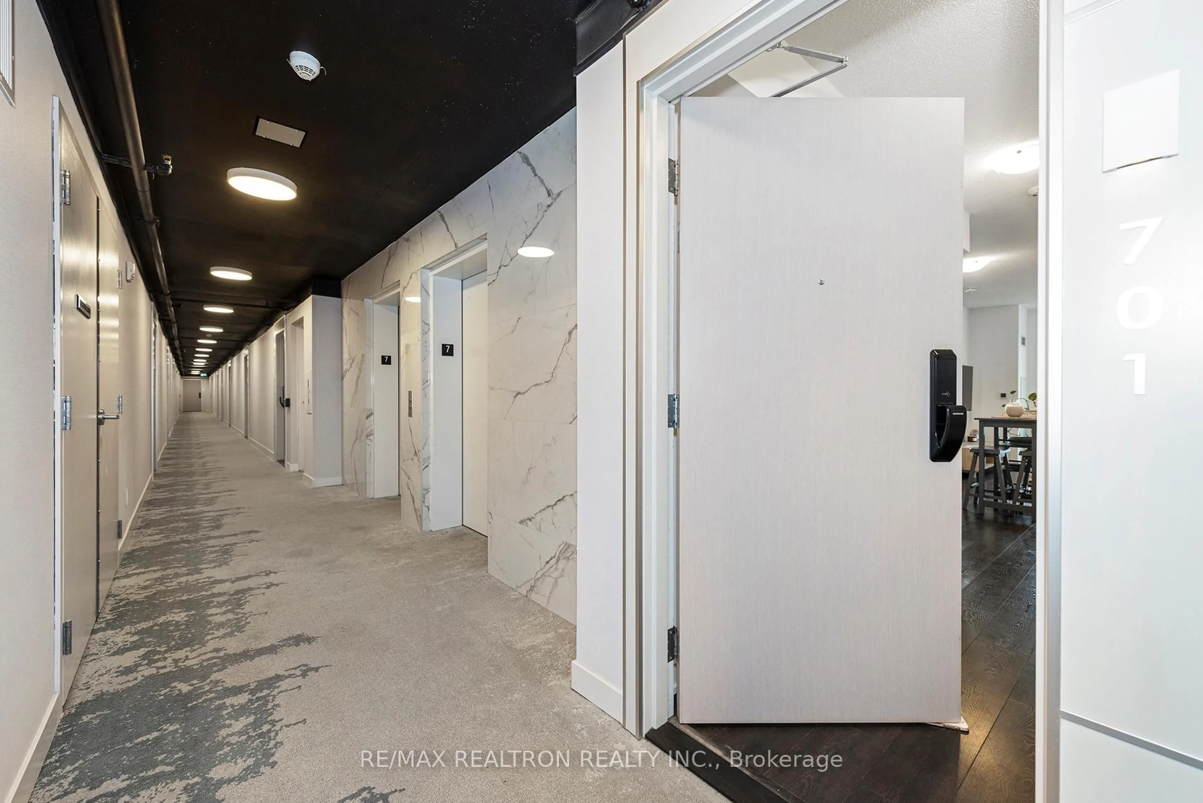 Indoor foyer for 3200 Dakota Common #B701, Burlington Ontario L7M 2A7