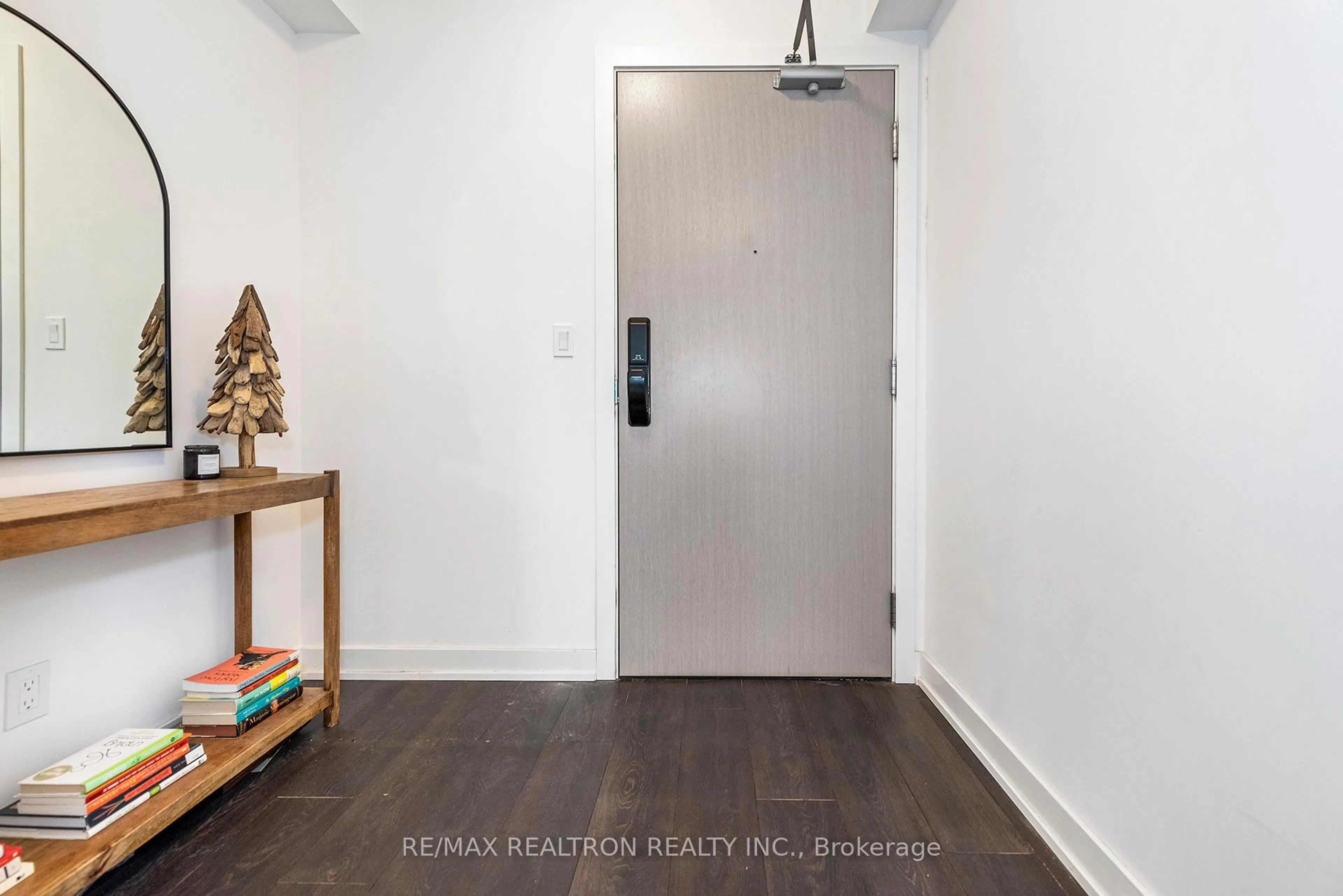 Indoor entryway for 3200 Dakota Common #B701, Burlington Ontario L7M 2A7