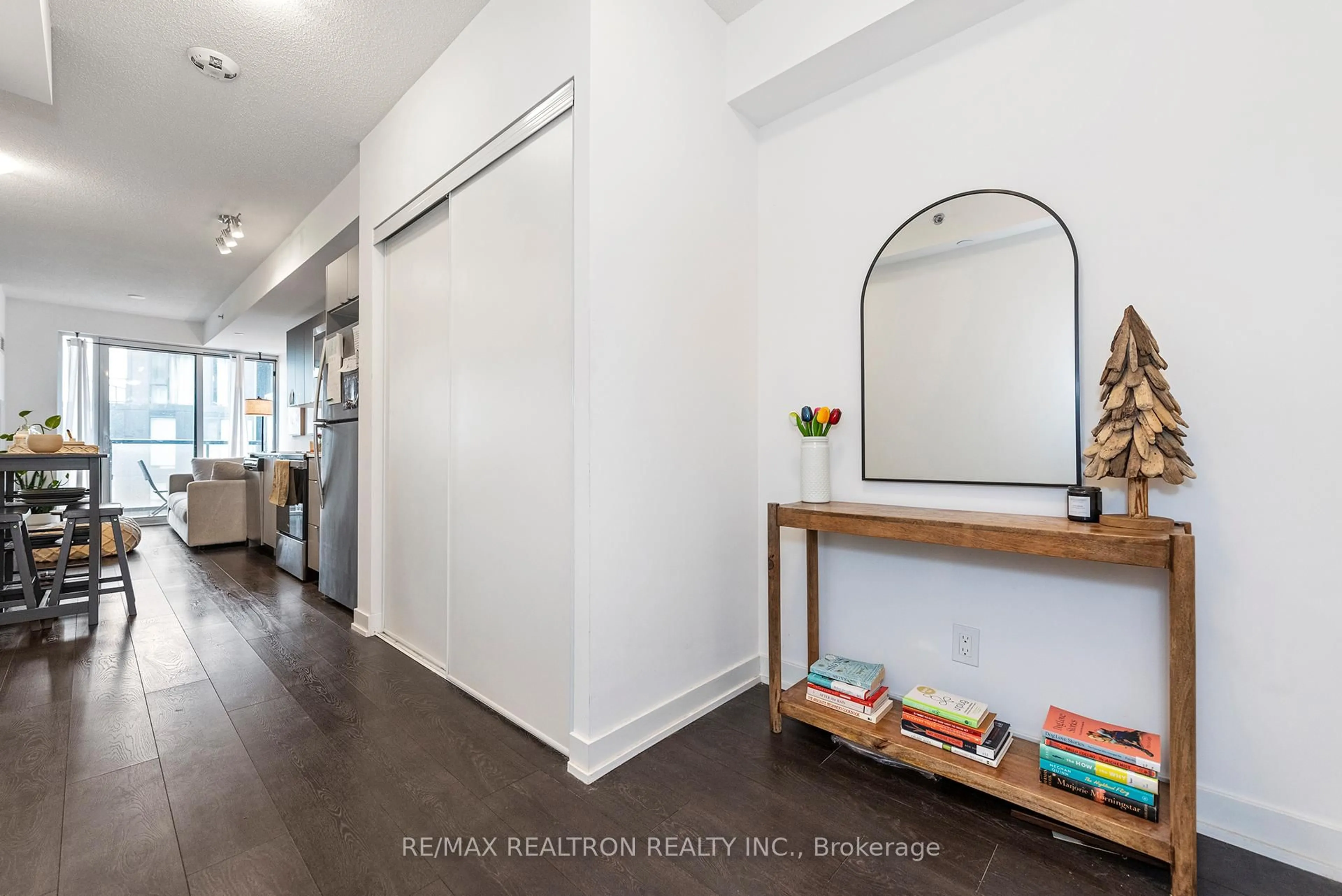 Indoor entryway for 3200 Dakota Common #B701, Burlington Ontario L7M 2A7