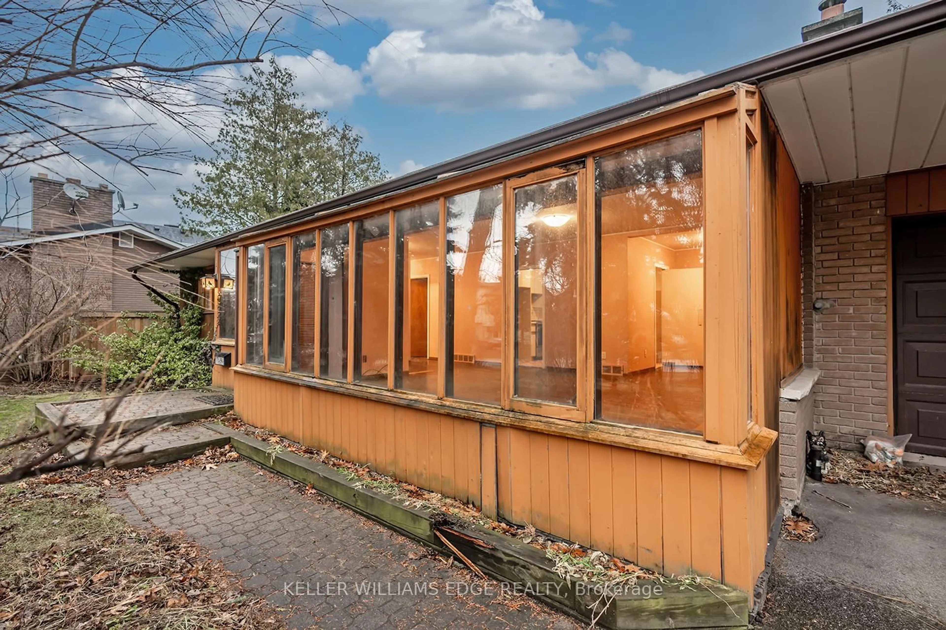 Unknown for 1322 Langdale Cres, Oakville Ontario L6H 2K8