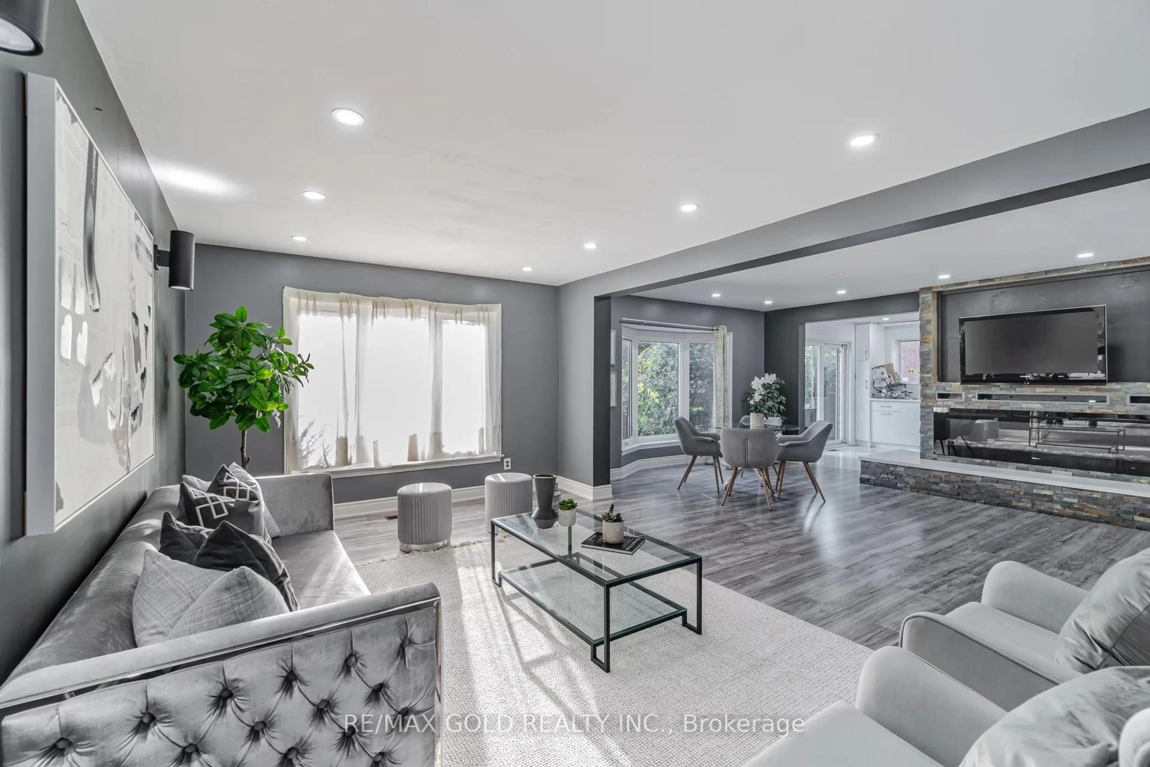 Living room with furniture, unknown for 21 Nottingham Cres, Brampton Ontario L6S 4G3