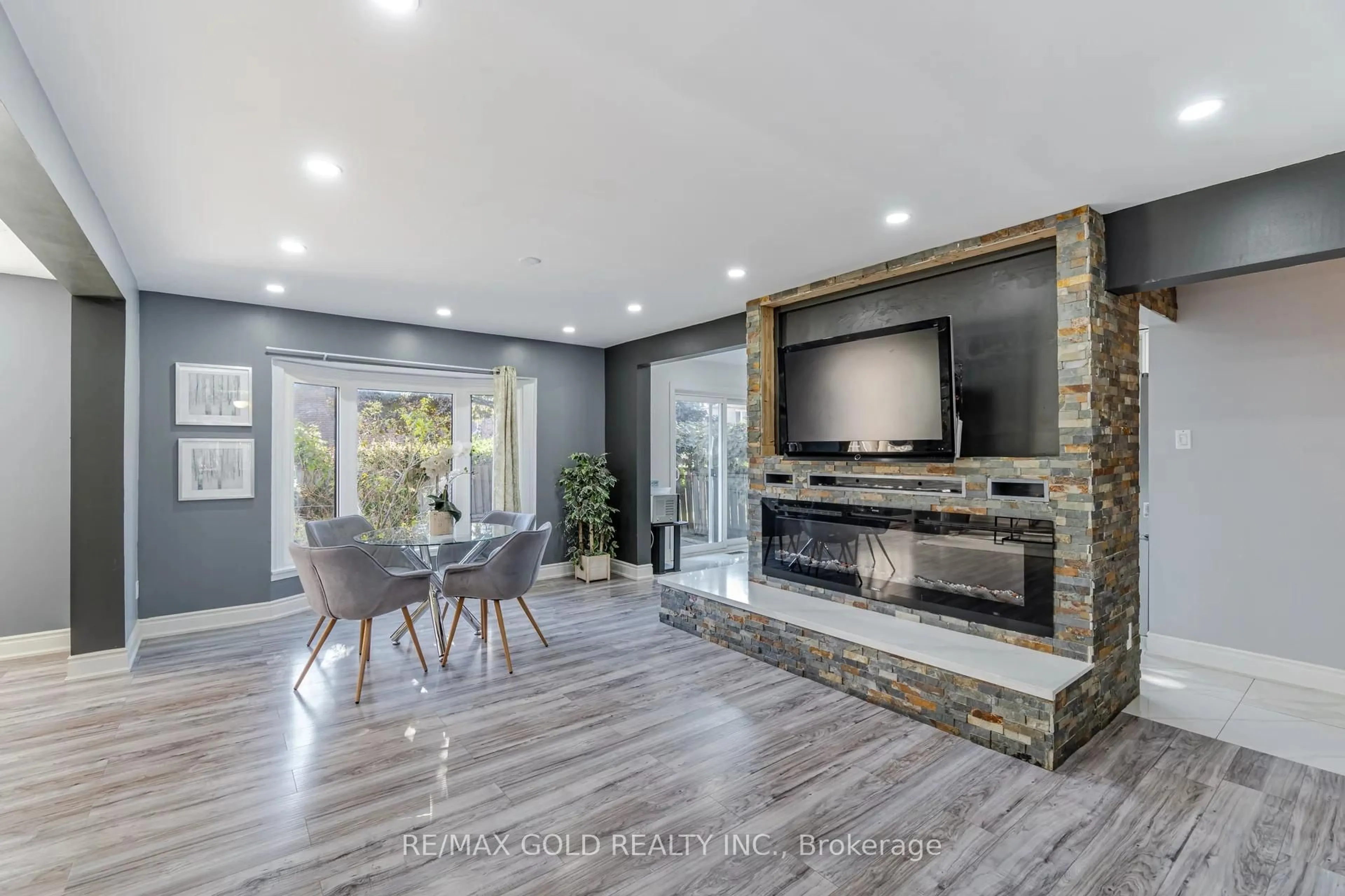 Unknown for 21 Nottingham Cres, Brampton Ontario L6S 4G3