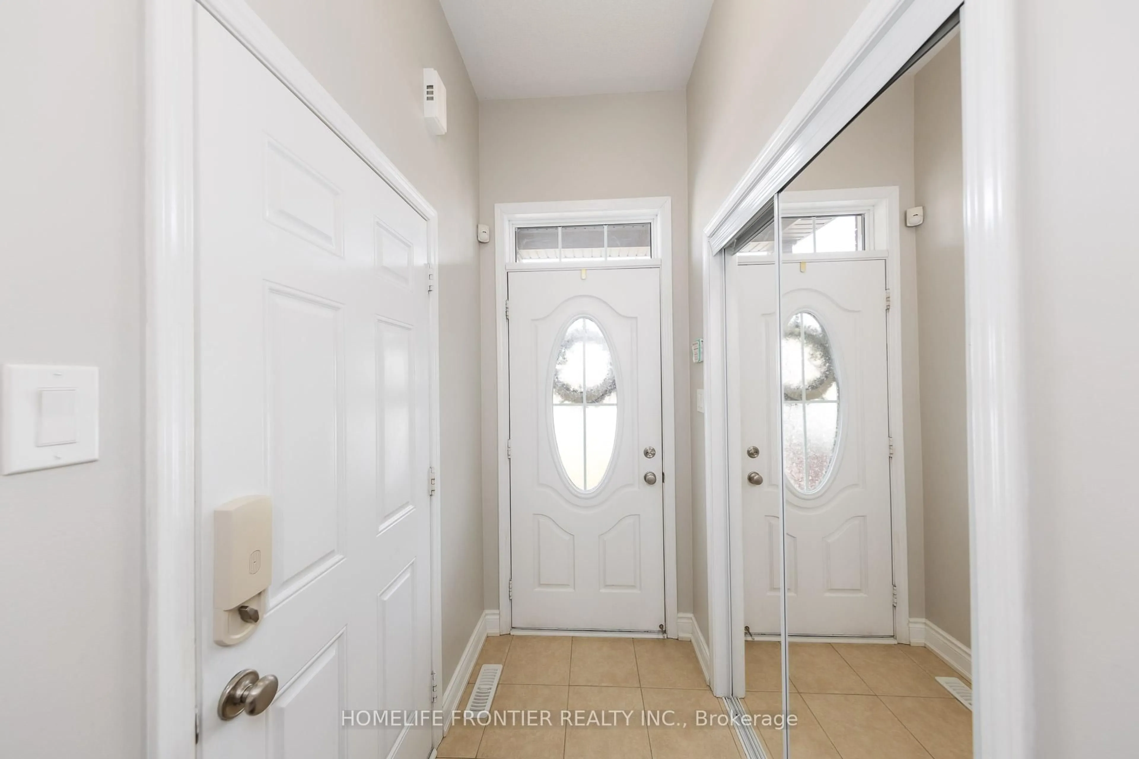 Indoor entryway for 1054 Haxton Hts, Milton Ontario L9T 8B9